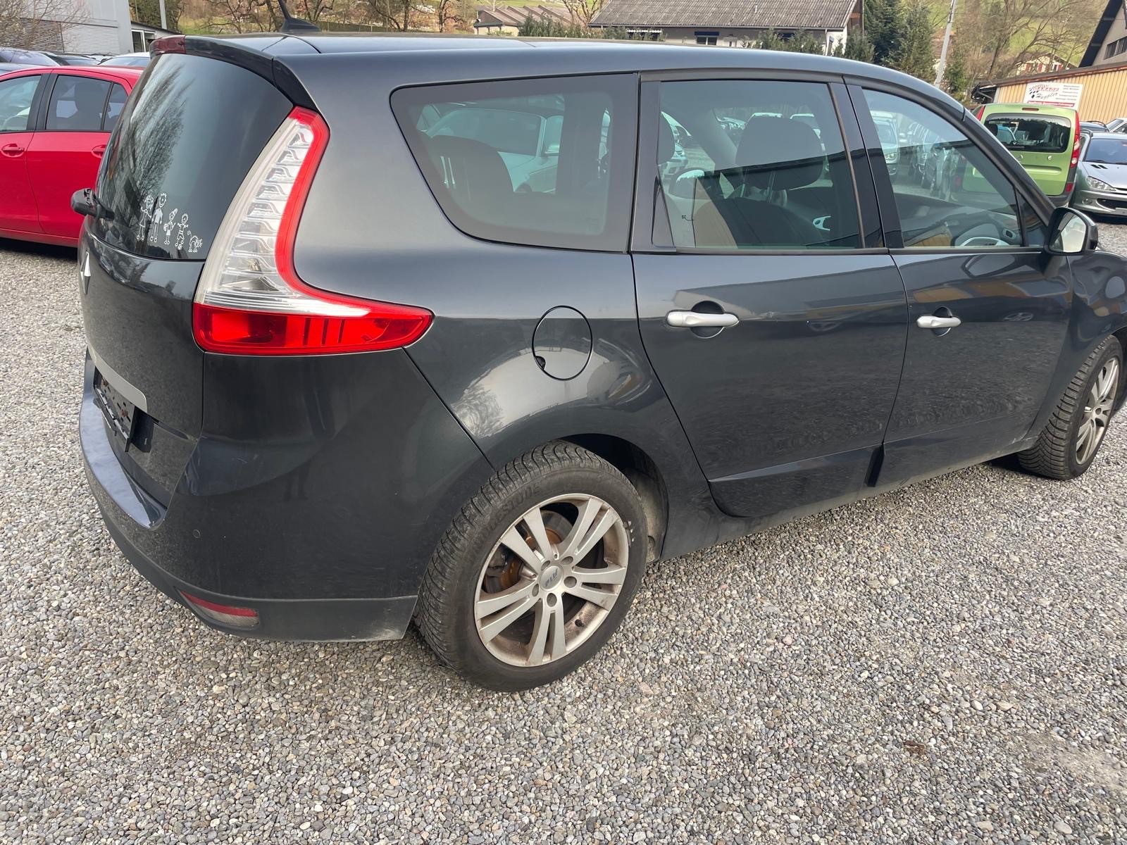 RENAULT Grand Scénic 2.0 dCi Dynamique-image-2
