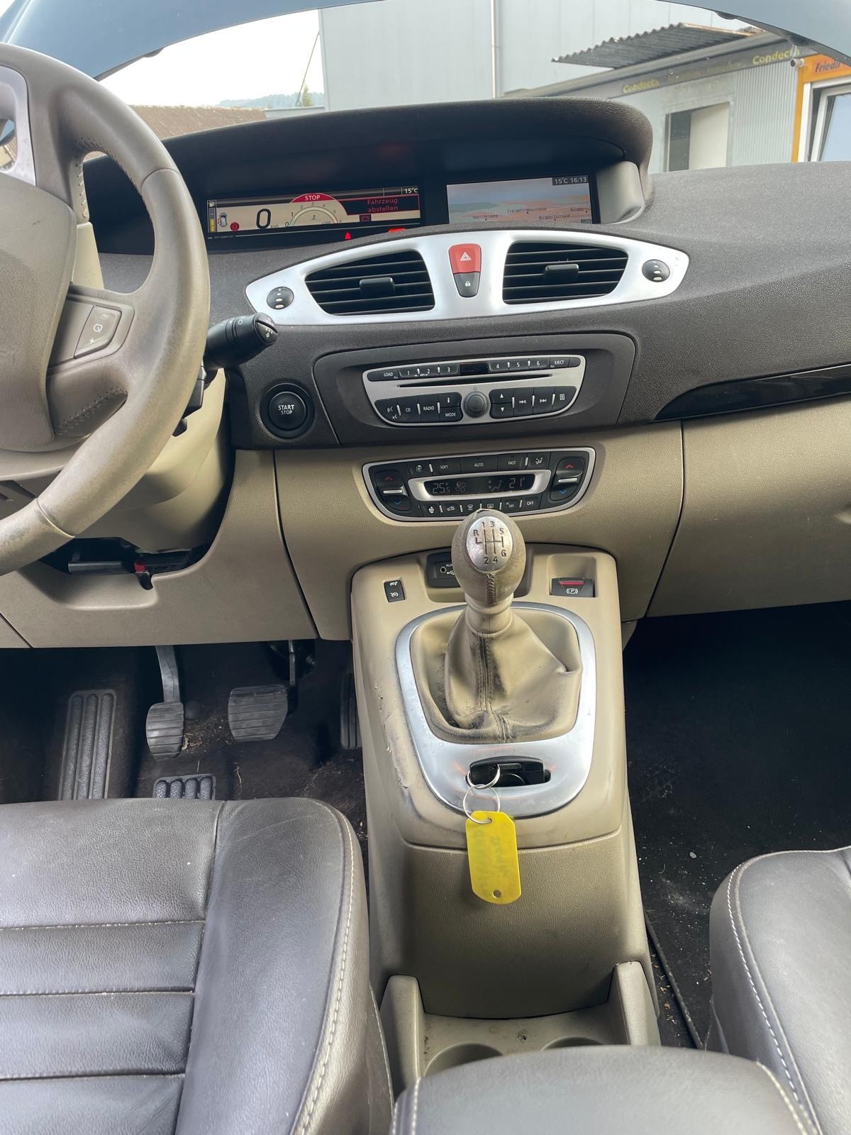 RENAULT Grand Scénic 2.0 dCi Dynamique-image-6