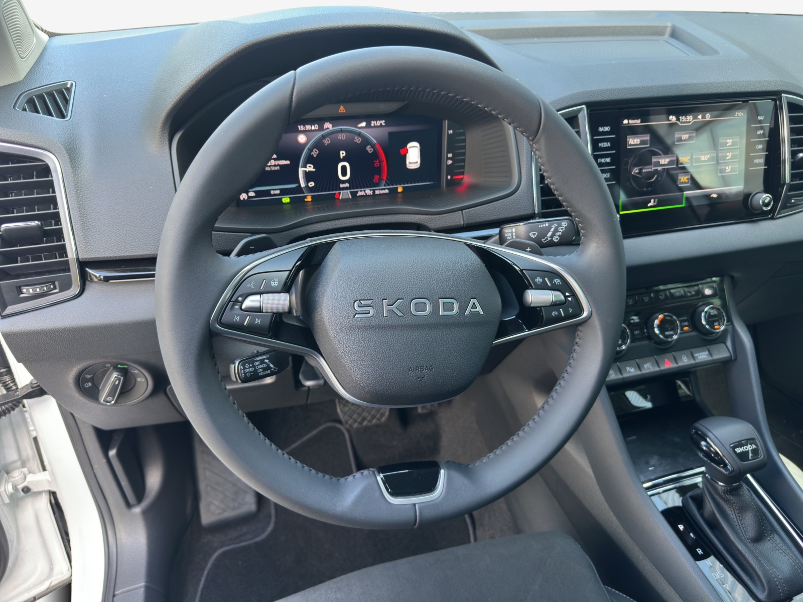 SKODA Karoq 1.5 TSI Dynamic DSG-image-9