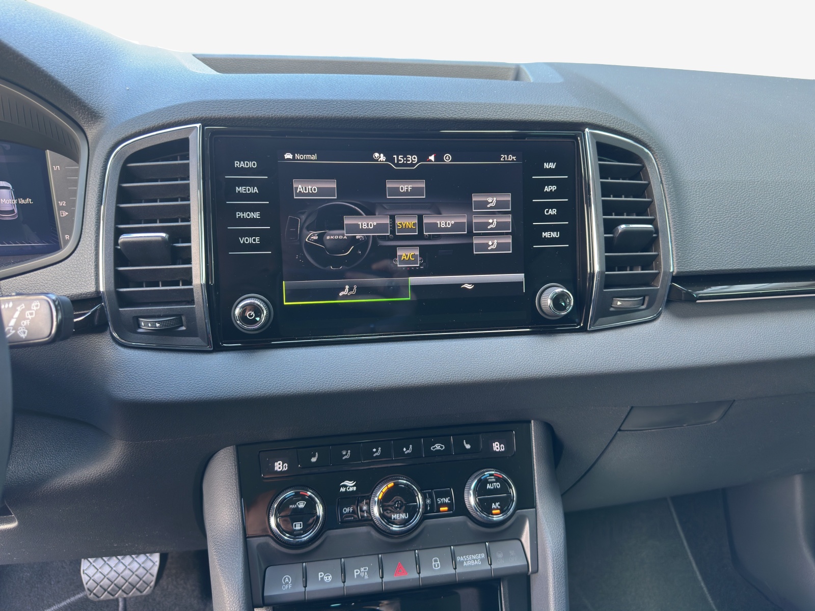 SKODA Karoq 1.5 TSI Dynamic DSG-image-10