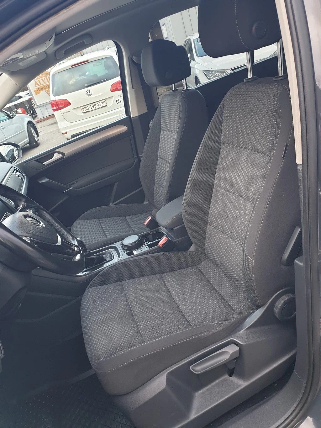 VW Touran 1.6 TDI BlueMotion Technology Sound DSG ** 7-Plätzer ** Gr-Navi ** RF-Kamera ** ACC ** Sitzheizung ** Frisch Ab MFK **-image-10