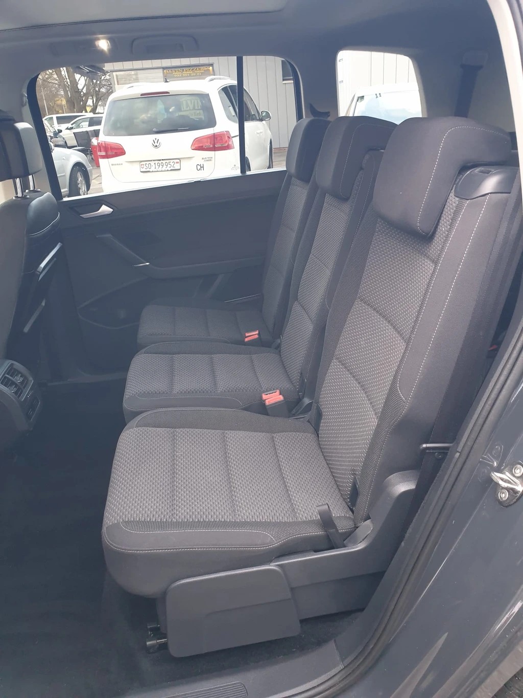 VW Touran 1.6 TDI BlueMotion Technology Sound DSG ** 7-Plätzer ** Gr-Navi ** RF-Kamera ** ACC ** Sitzheizung ** Frisch Ab MFK **-image-12