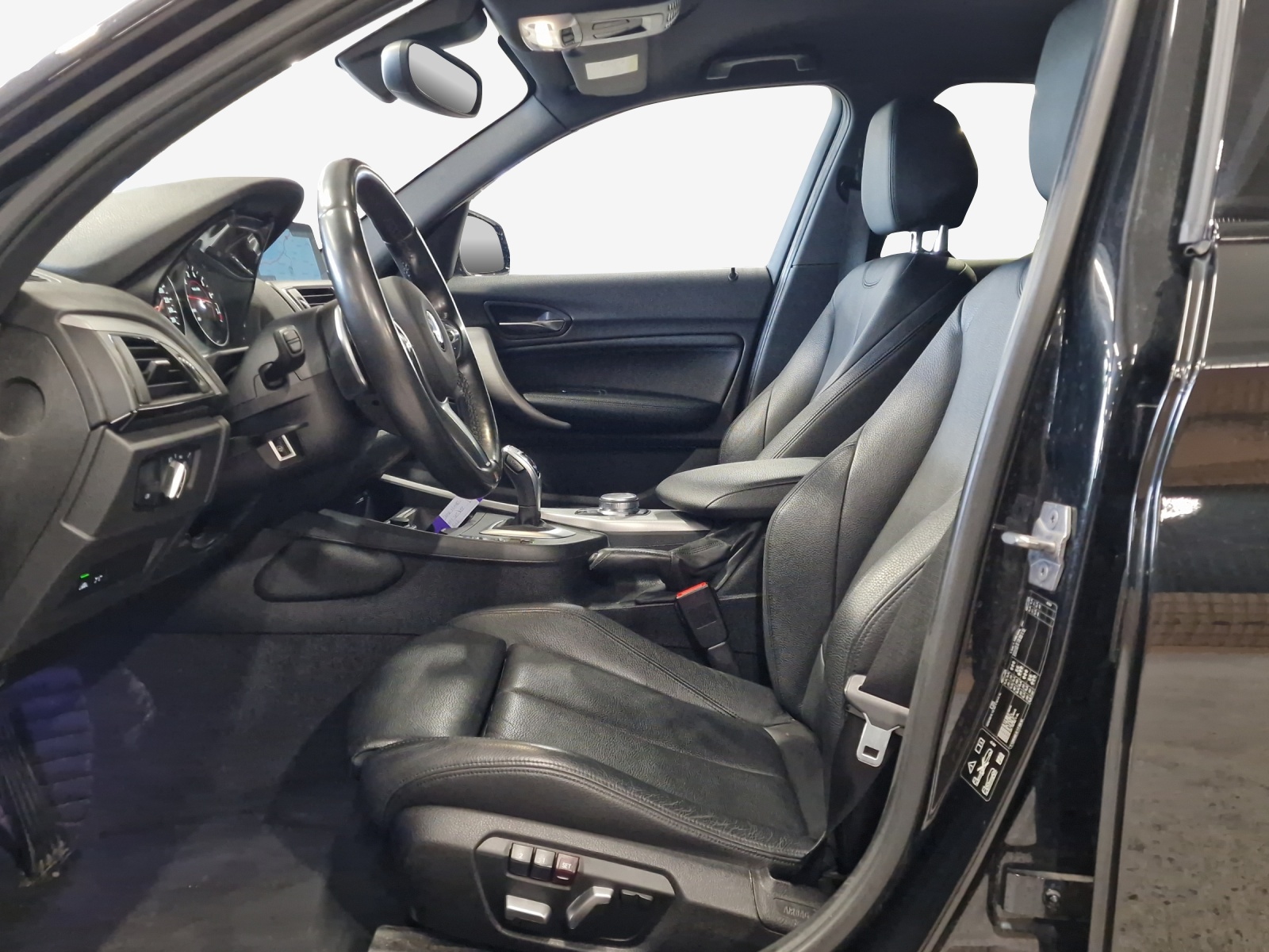 BMW M140i xDrive Steptronic-image-7