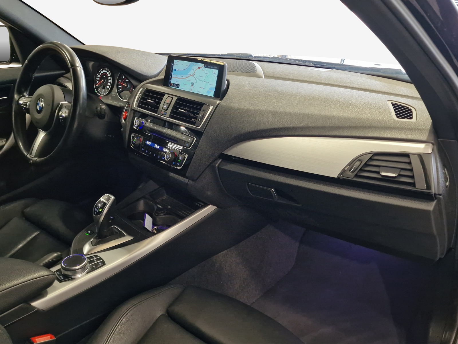 BMW M140i xDrive Steptronic-image-13
