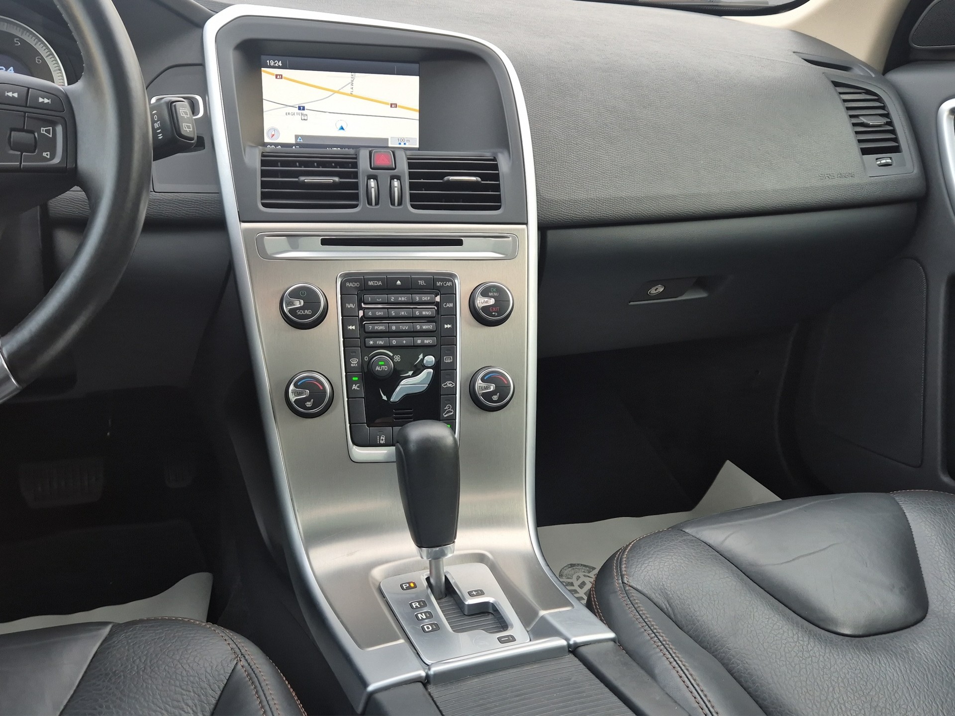 VOLVO XC60 T6 AWD Summum Geartronic-image-21