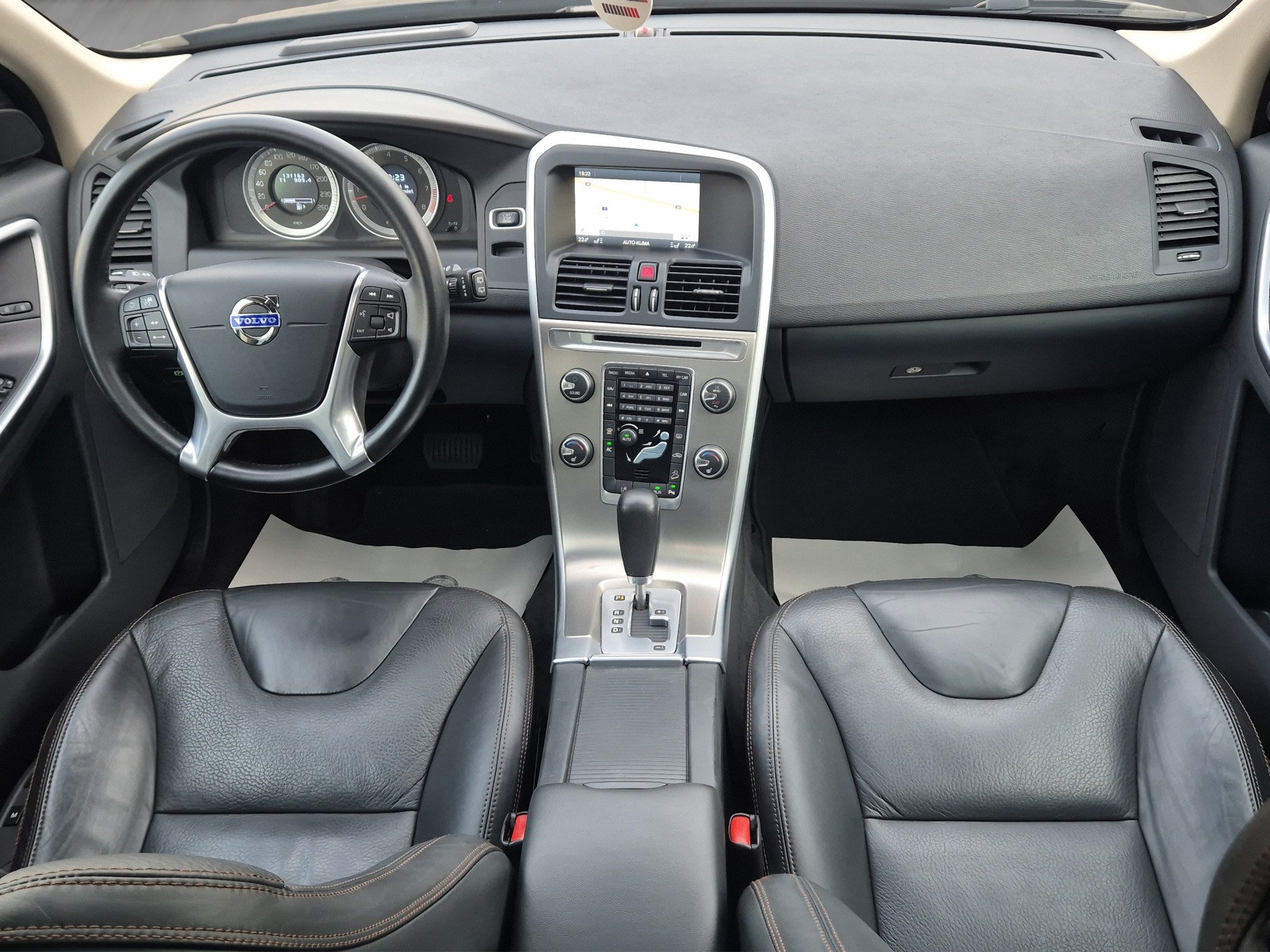 VOLVO XC60 T6 AWD Summum Geartronic-image-15