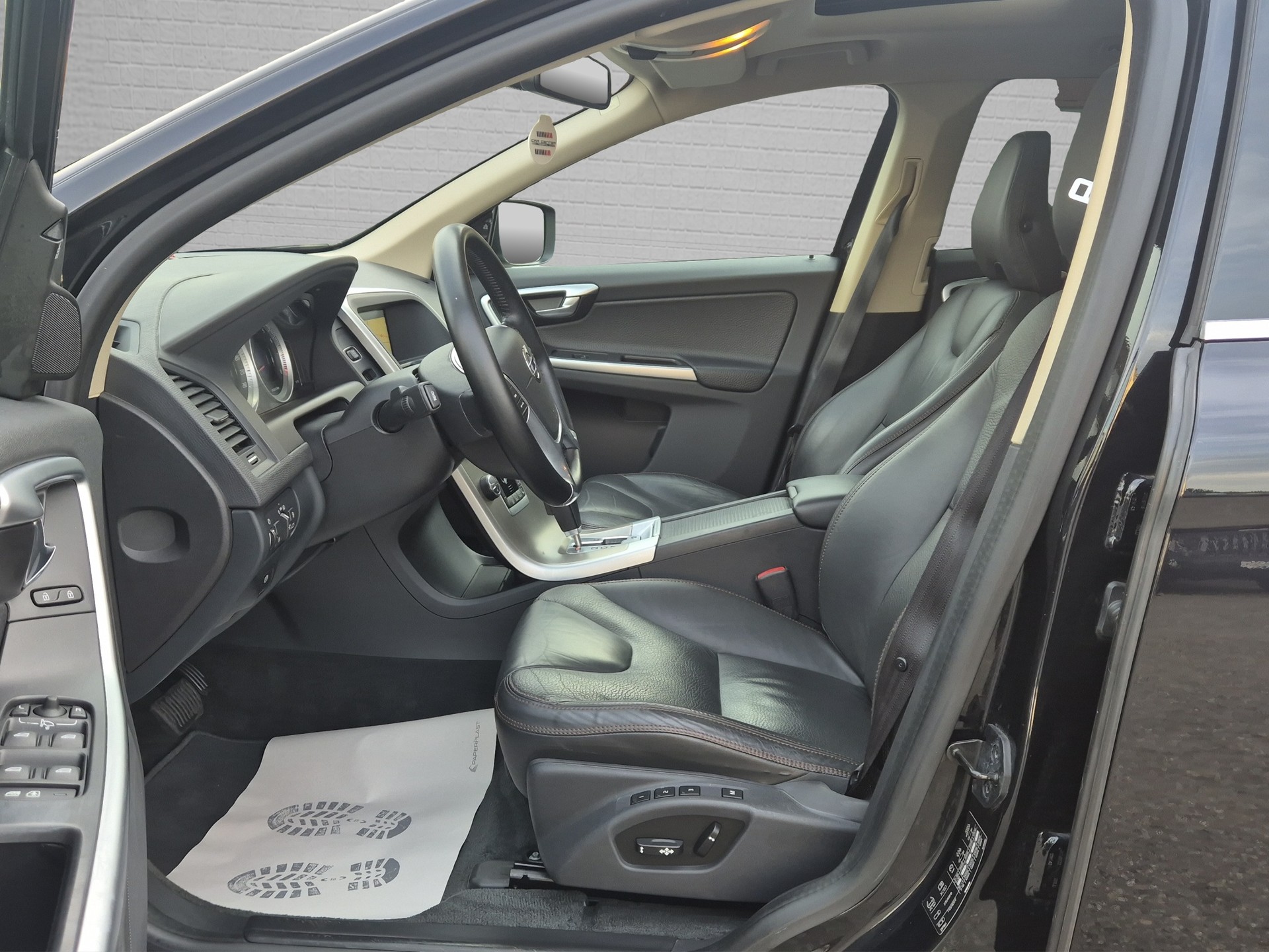 VOLVO XC60 T6 AWD Summum Geartronic-image-16