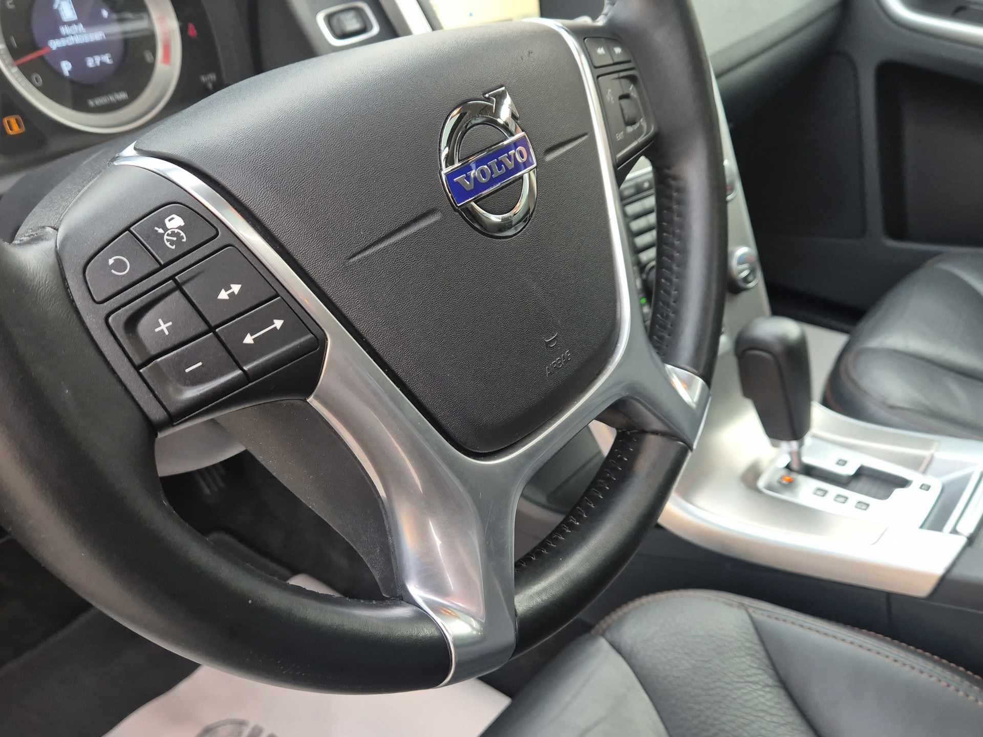 VOLVO XC60 T6 AWD Summum Geartronic-image-27