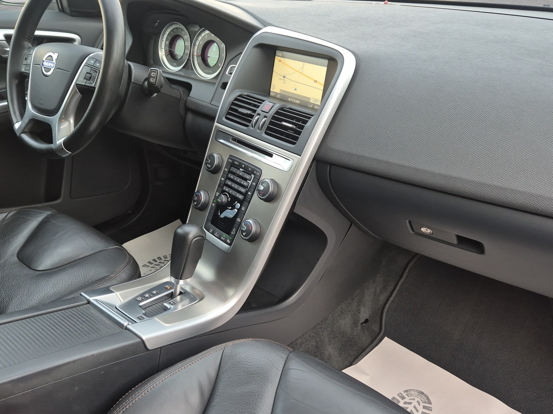 VOLVO XC60 T6 AWD Summum Geartronic-image-22