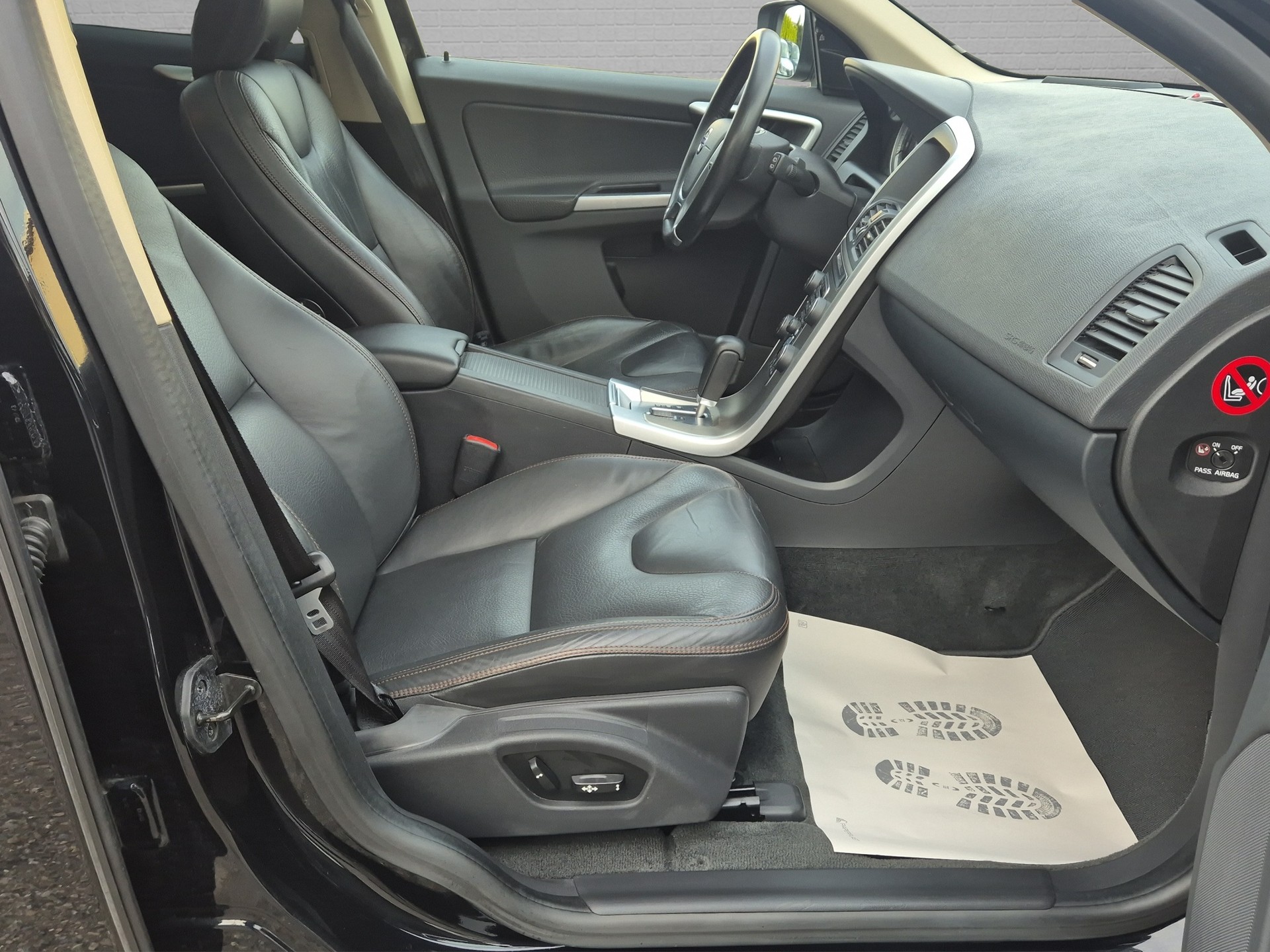 VOLVO XC60 T6 AWD Summum Geartronic-image-17