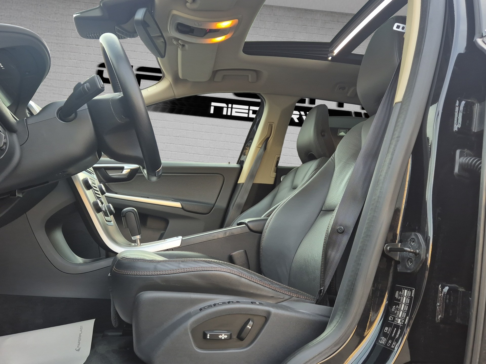 VOLVO XC60 T6 AWD Summum Geartronic-image-18