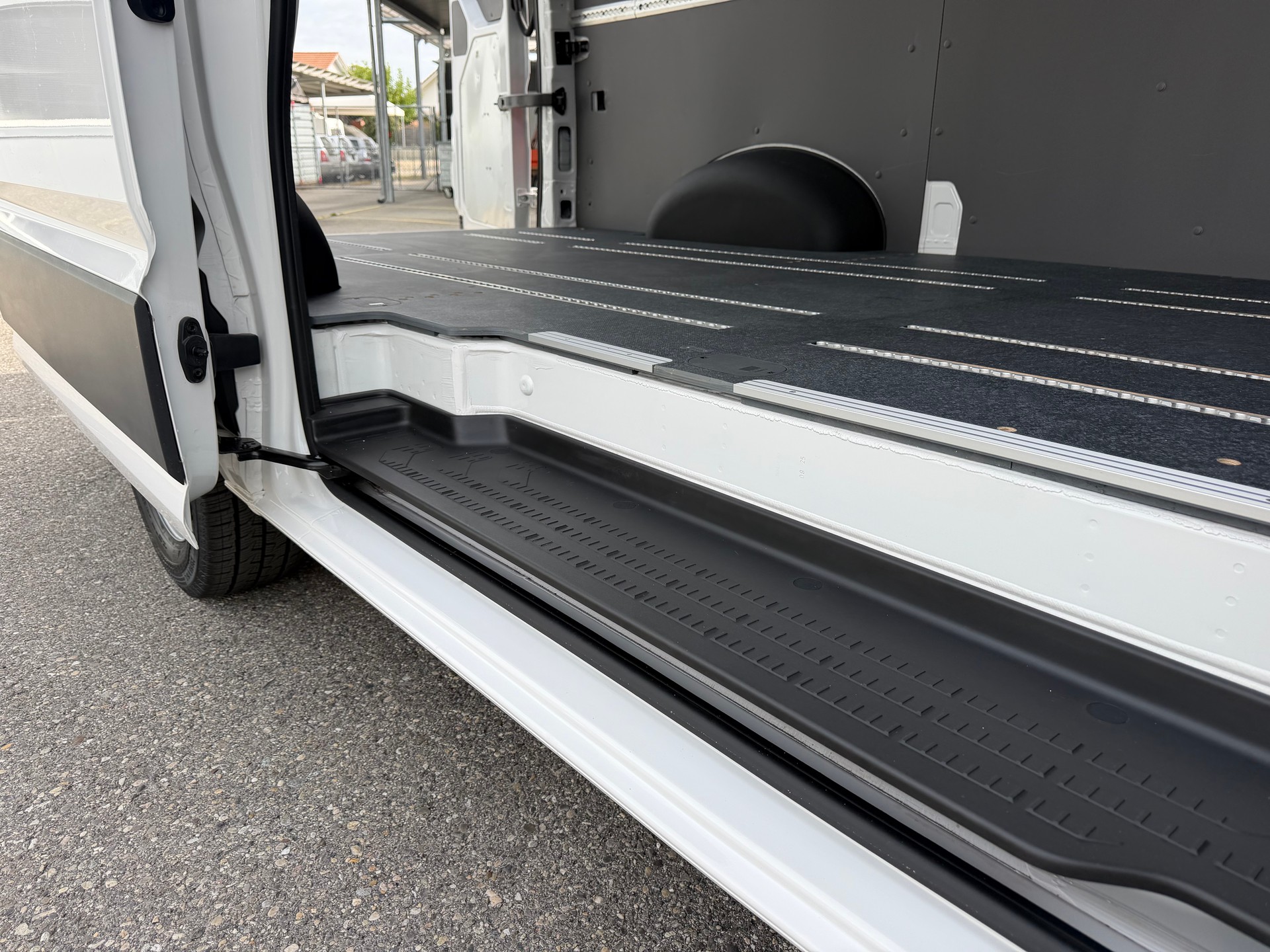 MAN 3.180. ALLRAD 4X4. AUTOMAT. MIT AHK 3`500 KG ZUGLAST. MIT HOCHDACH. CH WAGEN. WIE NEU. LEASING AB 690.--image-5