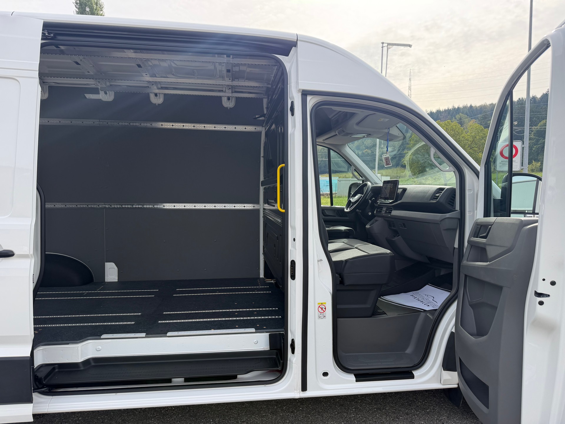 MAN 3.180. ALLRAD 4X4. AUTOMAT. MIT AHK 3`500 KG ZUGLAST. MIT HOCHDACH. CH WAGEN. WIE NEU. LEASING AB 690.--image-13