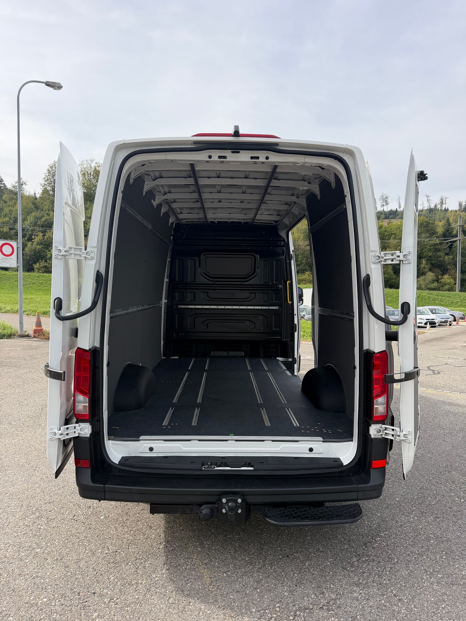 MAN 3.180. ALLRAD 4X4. AUTOMAT. MIT AHK 3`500 KG ZUGLAST. MIT HOCHDACH. CH WAGEN. WIE NEU. LEASING AB 690.--image-11