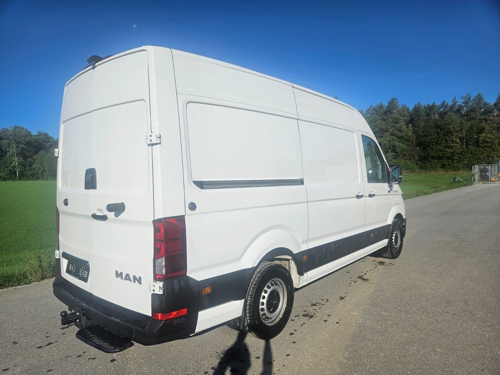 MAN 3.180. ALLRAD 4X4. AUTOMAT. MIT AHK 3`500 KG ZUGLAST. MIT HOCHDACH. CH WAGEN. WIE NEU. LEASING AB 690.--image-16