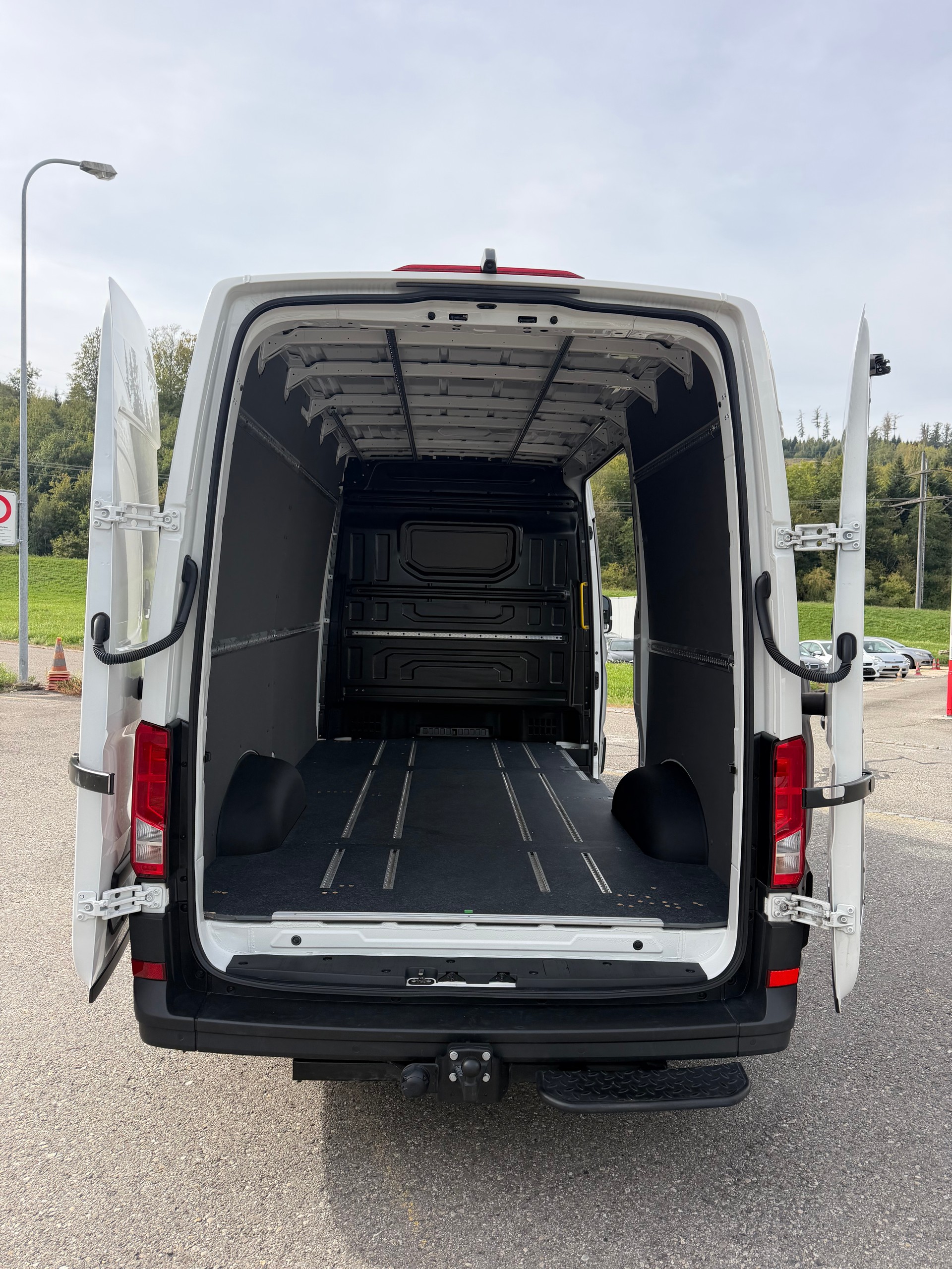 MAN 3.180. ALLRAD 4X4. AUTOMAT. MIT AHK 3`500 KG ZUGLAST. MIT HOCHDACH. CH WAGEN. WIE NEU. LEASING AB 690.--image-28