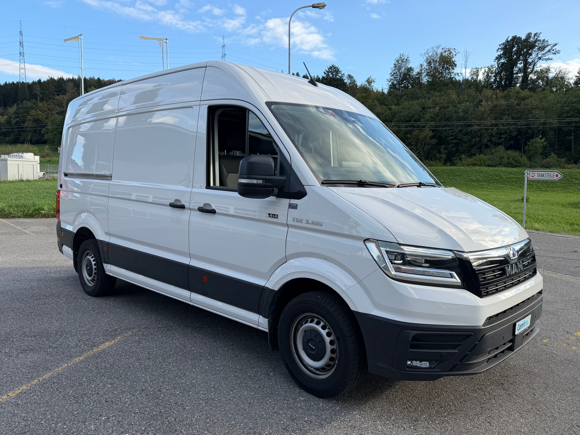 MAN 3.180. ALLRAD 4X4. AUTOMAT. MIT AHK 3`500 KG ZUGLAST. MIT HOCHDACH. CH WAGEN. WIE NEU. LEASING AB 690.--showroom-element-1