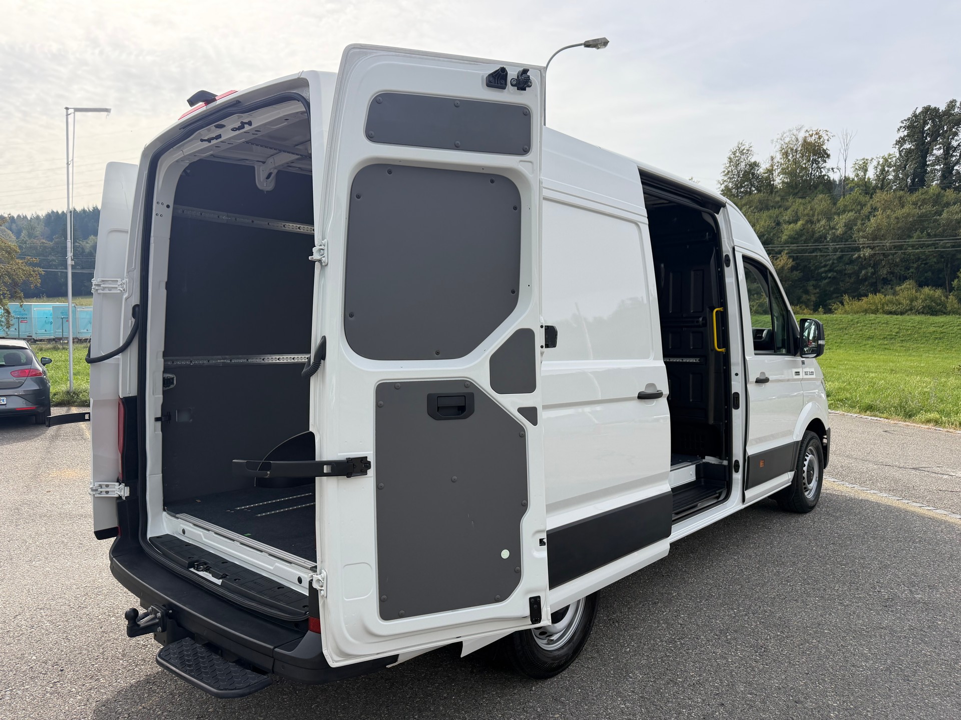 MAN 3.180. ALLRAD 4X4. AUTOMAT. MIT AHK 3`500 KG ZUGLAST. MIT HOCHDACH. CH WAGEN. WIE NEU. LEASING AB 690.--showroom-element-1