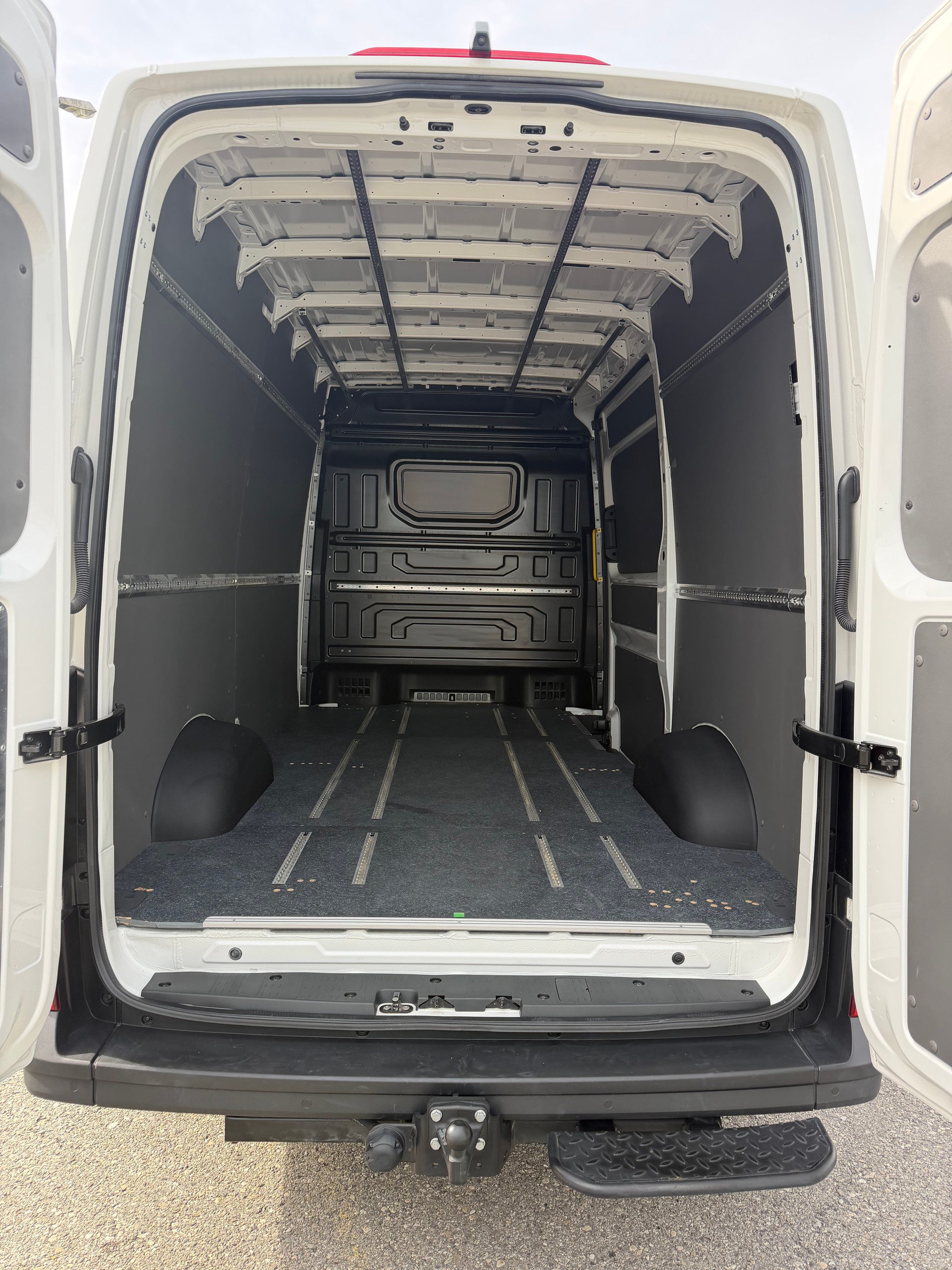 MAN 3.180. ALLRAD 4X4. AUTOMAT. MIT AHK 3`500 KG ZUGLAST. MIT HOCHDACH. CH WAGEN. WIE NEU. LEASING AB 690.--image-35
