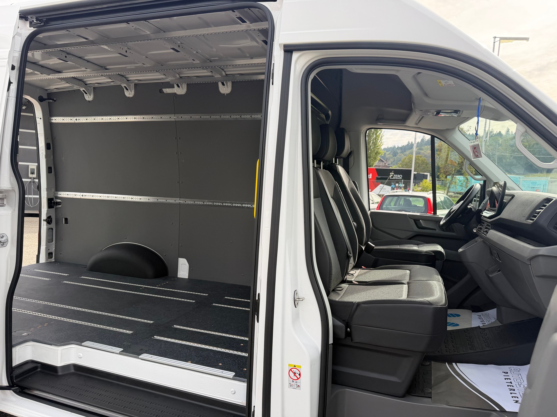MAN 3.180. ALLRAD 4X4. AUTOMAT. MIT AHK 3`500 KG ZUGLAST. MIT HOCHDACH. CH WAGEN. WIE NEU. LEASING AB 690.--showroom-element-3