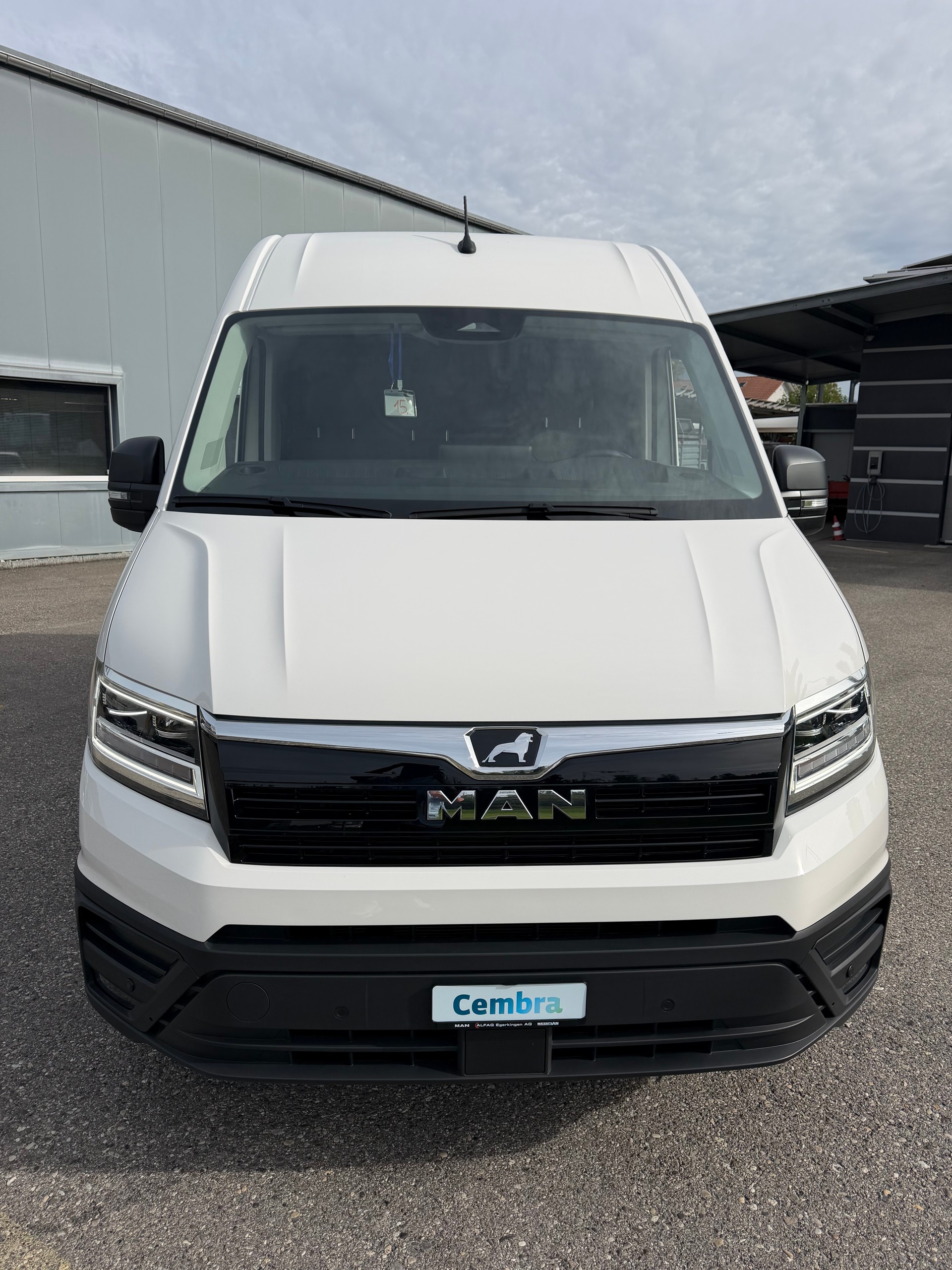 MAN 3.180. ALLRAD 4X4. AUTOMAT. MIT AHK 3`500 KG ZUGLAST. MIT HOCHDACH. CH WAGEN. WIE NEU. LEASING AB 690.--image-43