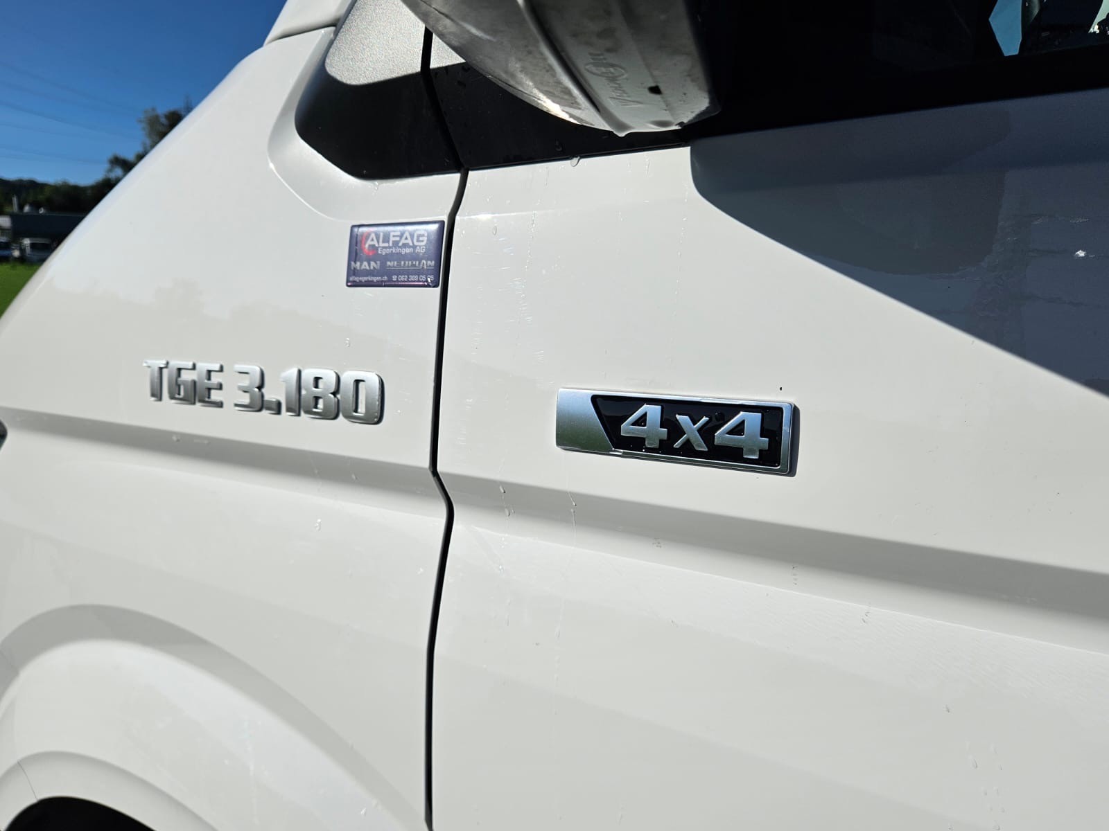 MAN 3.180. ALLRAD 4X4. AUTOMAT. MIT AHK 3`500 KG ZUGLAST. MIT HOCHDACH. CH WAGEN. WIE NEU. LEASING AB 690.--image-24