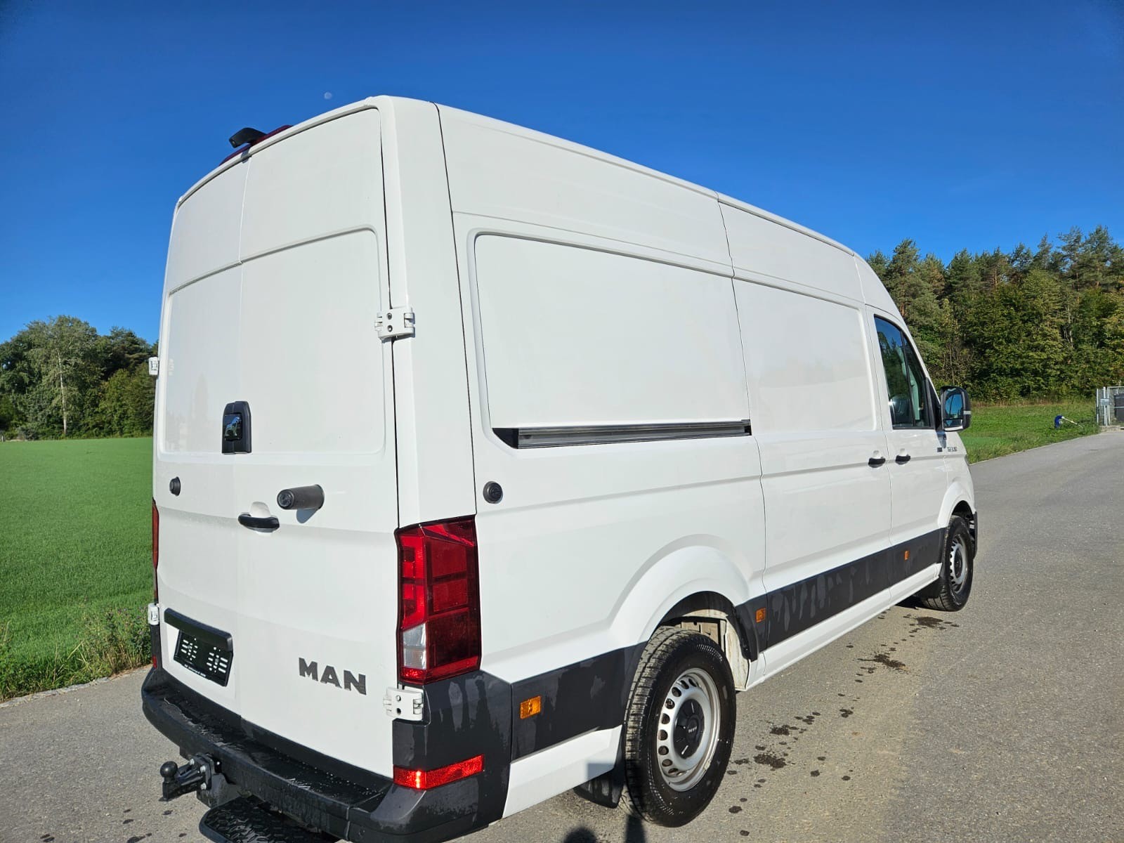 MAN 3.180. ALLRAD 4X4. AUTOMAT. MIT AHK 3`500 KG ZUGLAST. MIT HOCHDACH. CH WAGEN. WIE NEU. LEASING AB 690.--showroom-element-2