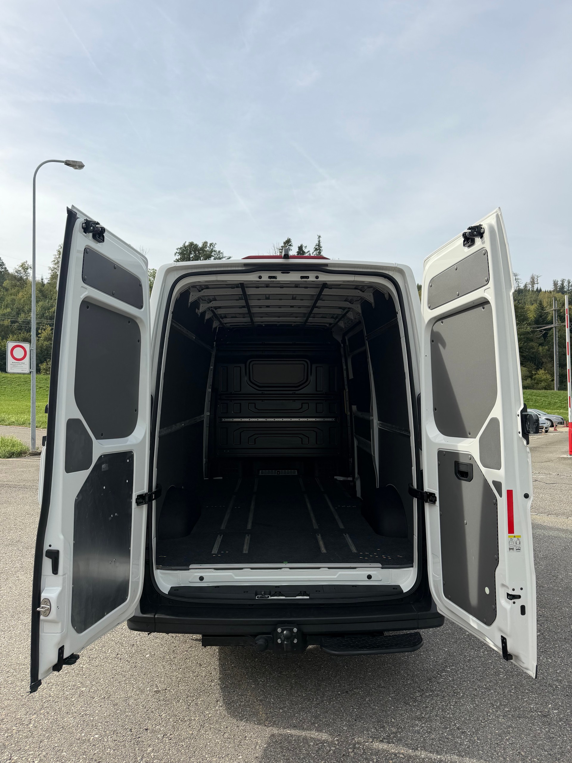 MAN 3.180. ALLRAD 4X4. AUTOMAT. MIT AHK 3`500 KG ZUGLAST. MIT HOCHDACH. CH WAGEN. WIE NEU. LEASING AB 690.--image-36