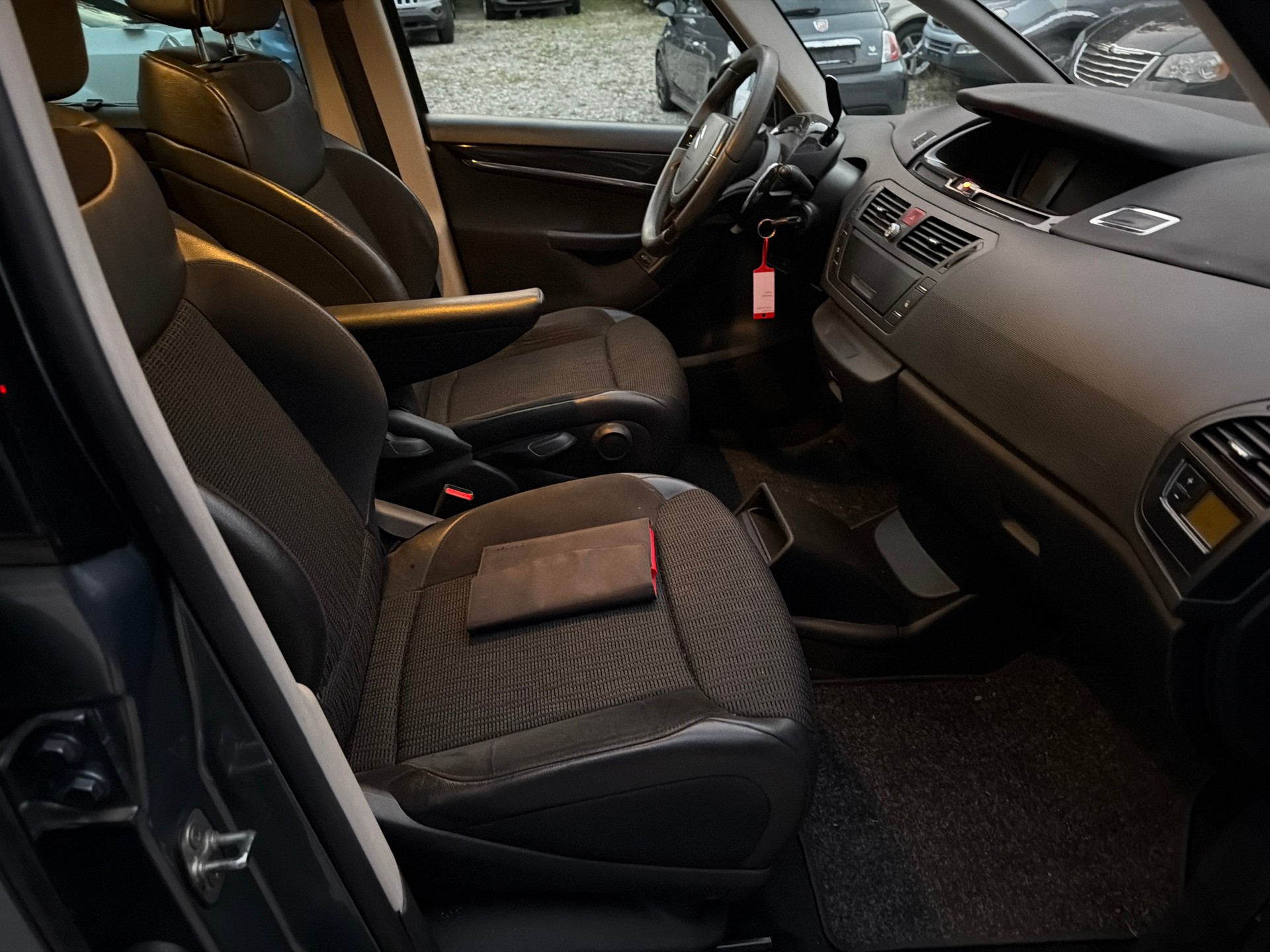 CITROEN Grand C4 Picasso 1.6i 16V Turbo Exclusive Automat BMP6-image-8