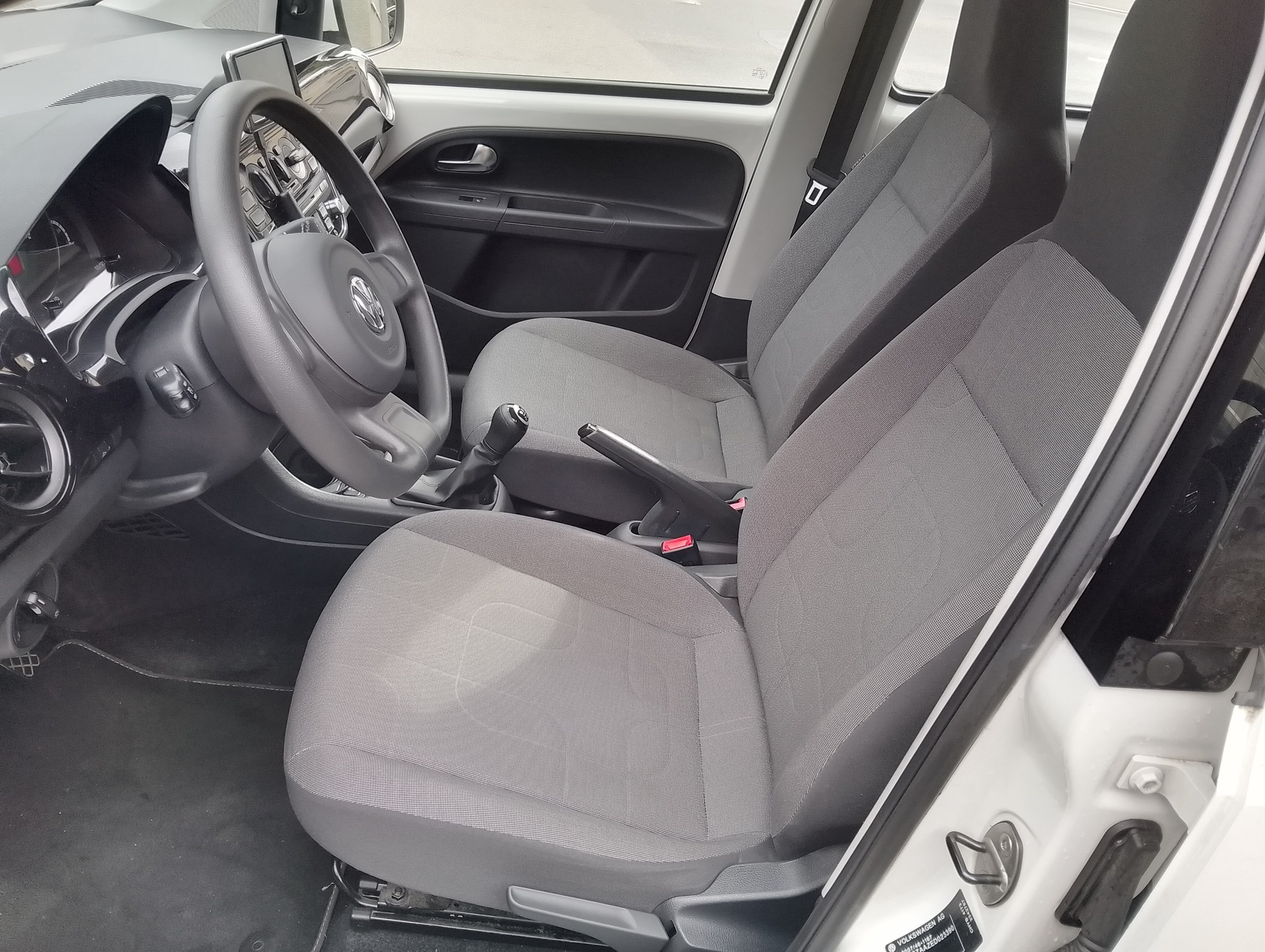 VW Up 1.0 BMT day & night-image-12