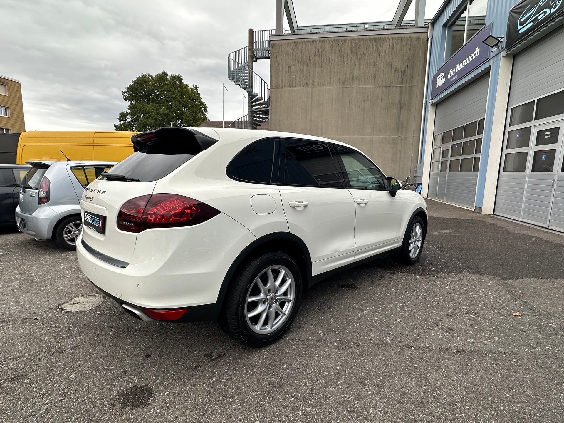 PORSCHE Cayenne S-image-6
