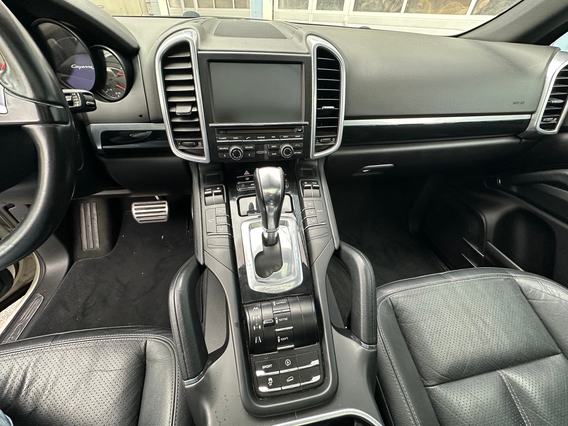 PORSCHE Cayenne S-image-11