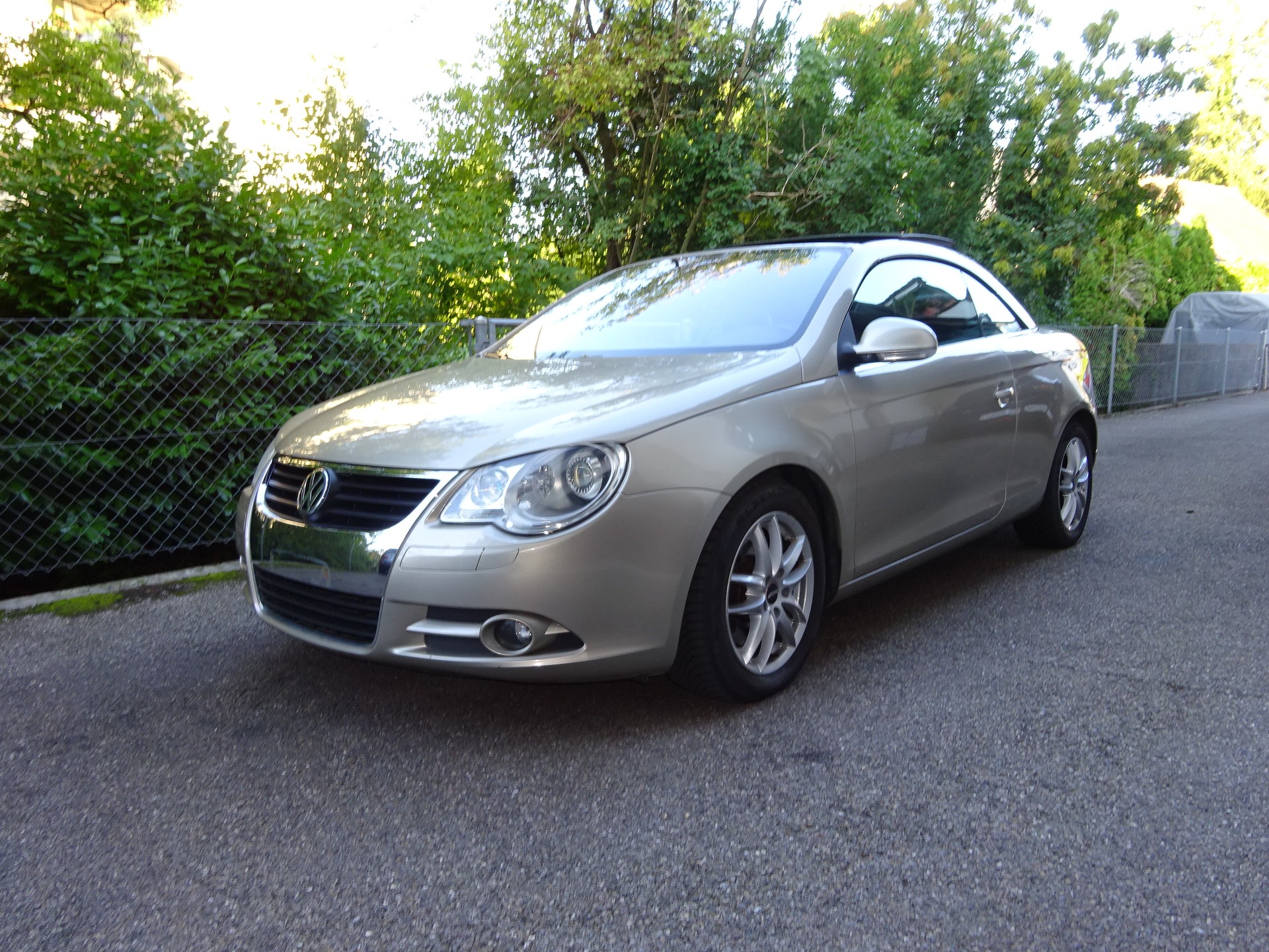 VW Eos 2.0 FSI Turbo-image-0