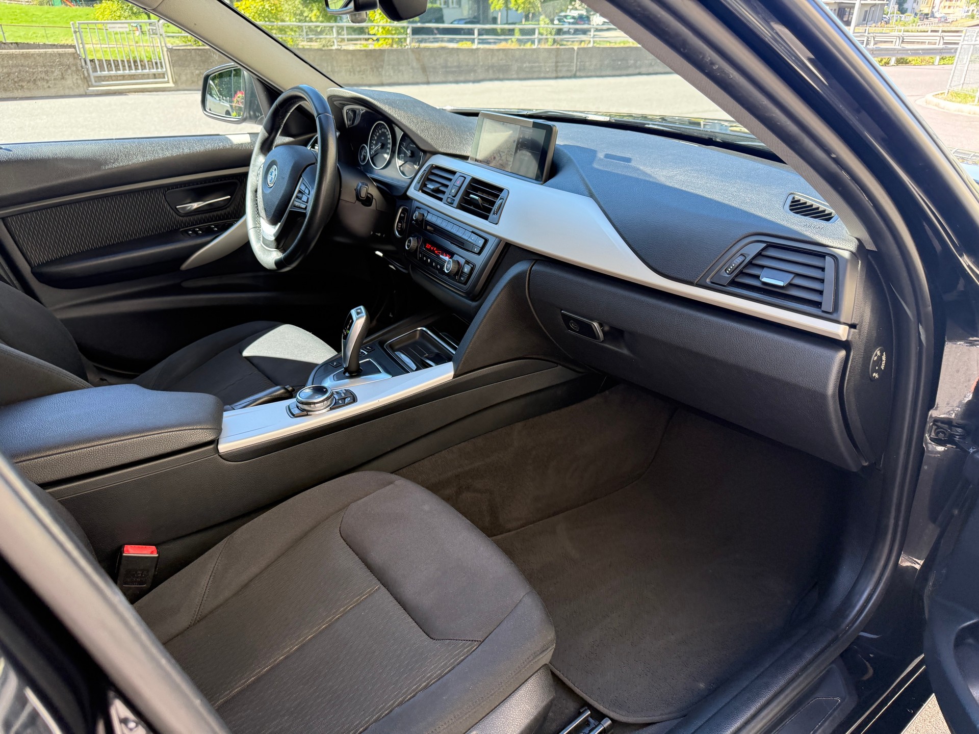 BMW 320d Steptronic-image-7