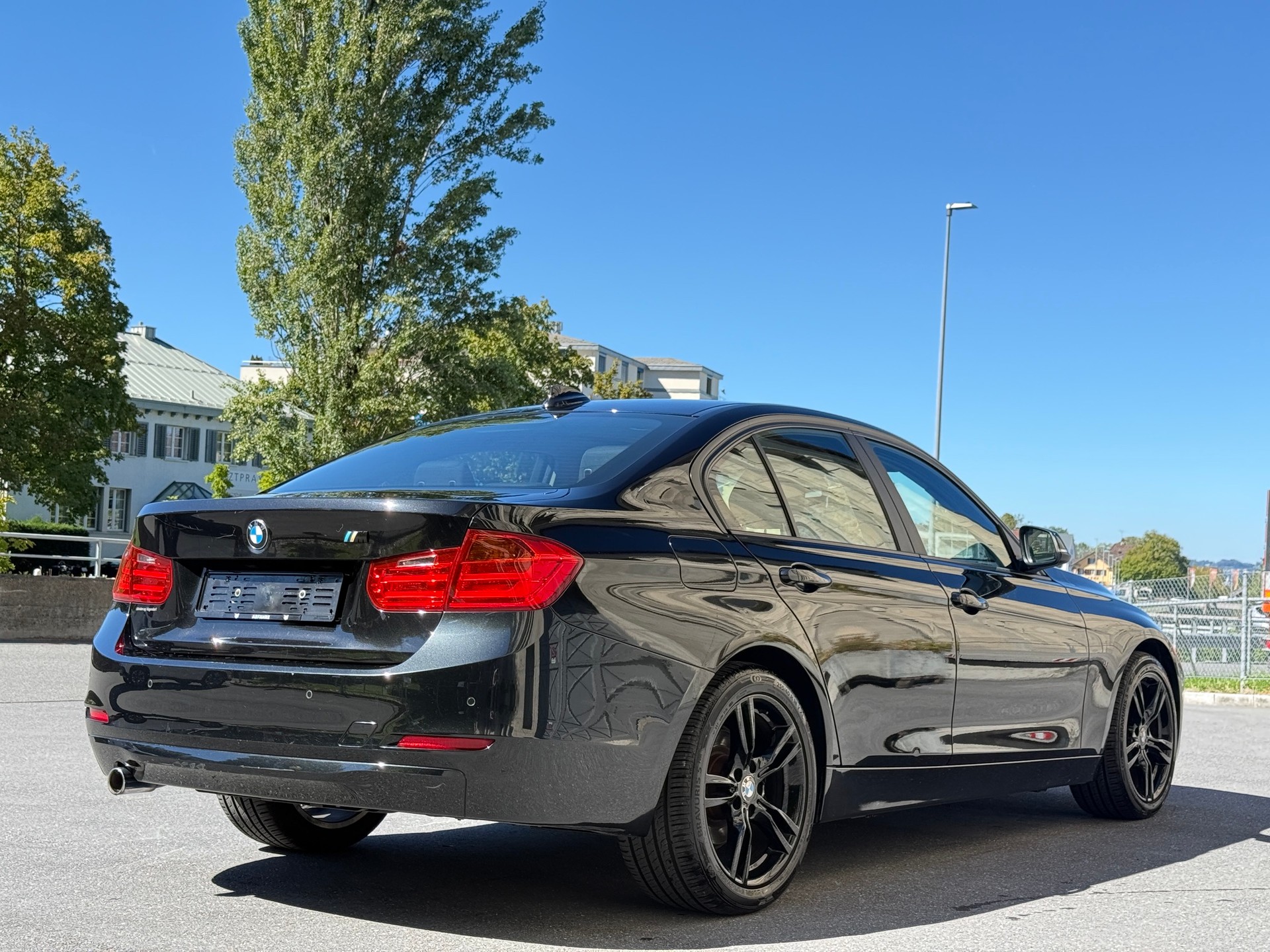 BMW 320d Steptronic-image-10