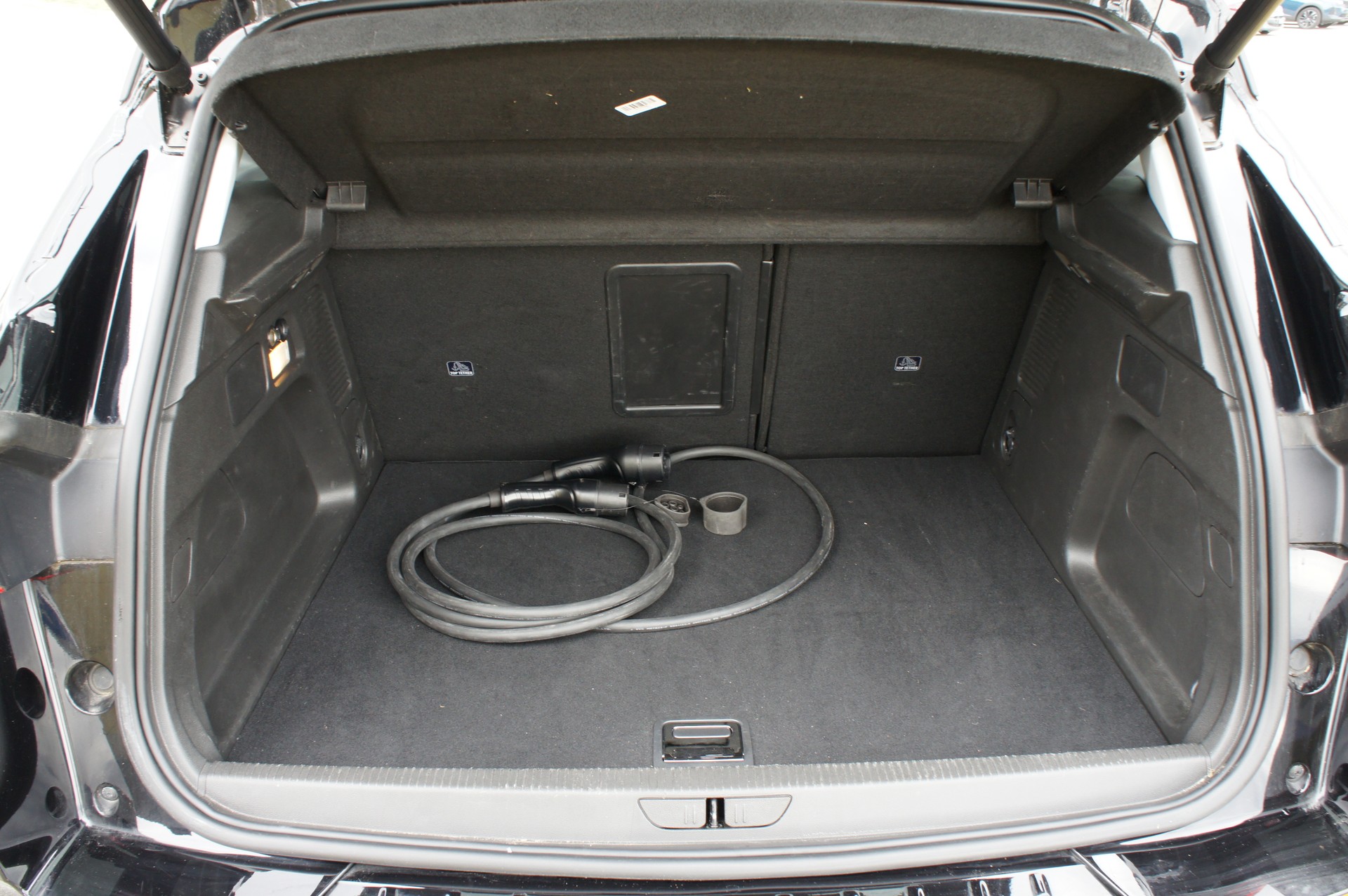 OPEL Grandland 1.6 Hybrid4 Ultimate Automatik-image-14