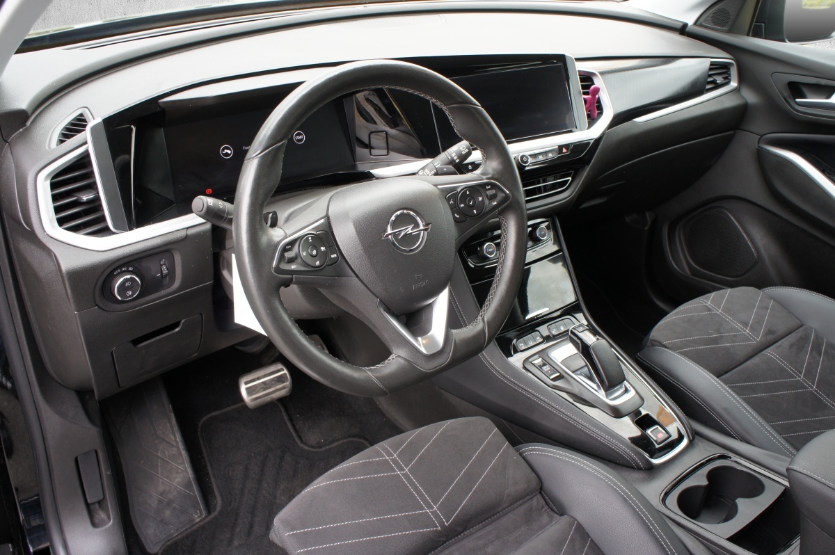 OPEL Grandland 1.6 Hybrid4 Ultimate Automatik-image-8
