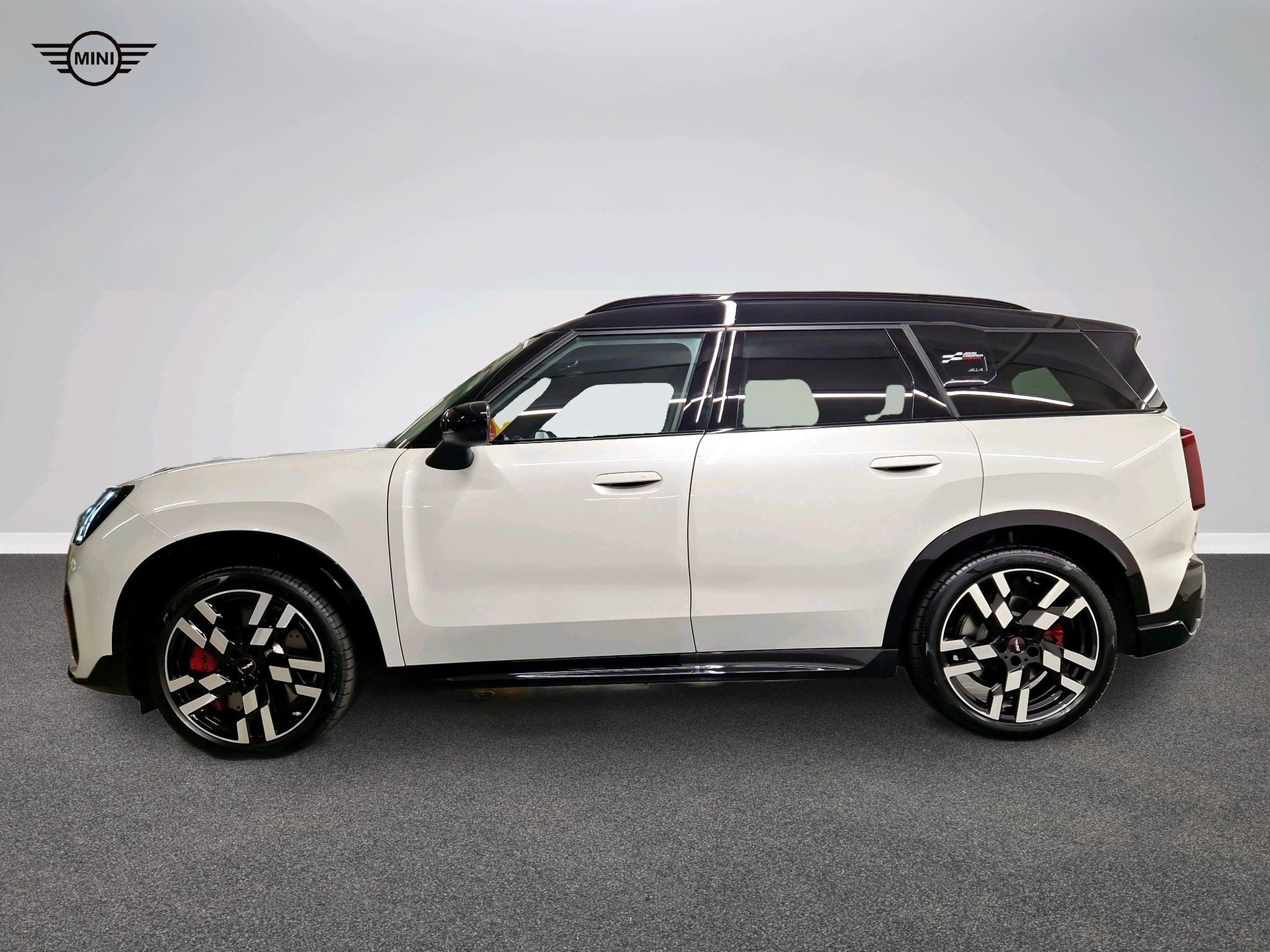 MINI John Cooper Works Countryman ALL4-image-2