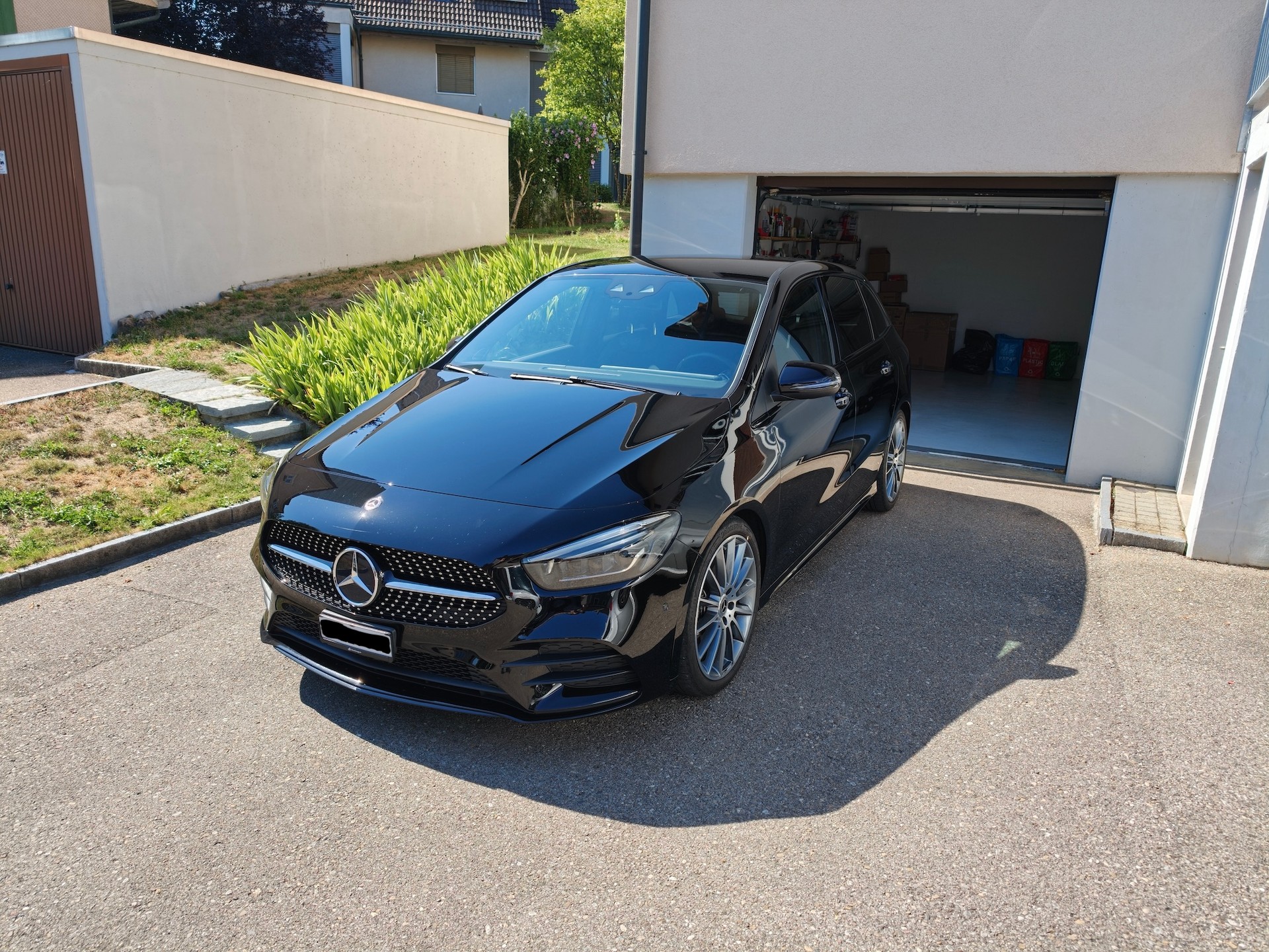MERCEDES-BENZ B 200 d AMG Line 4matic-image-0