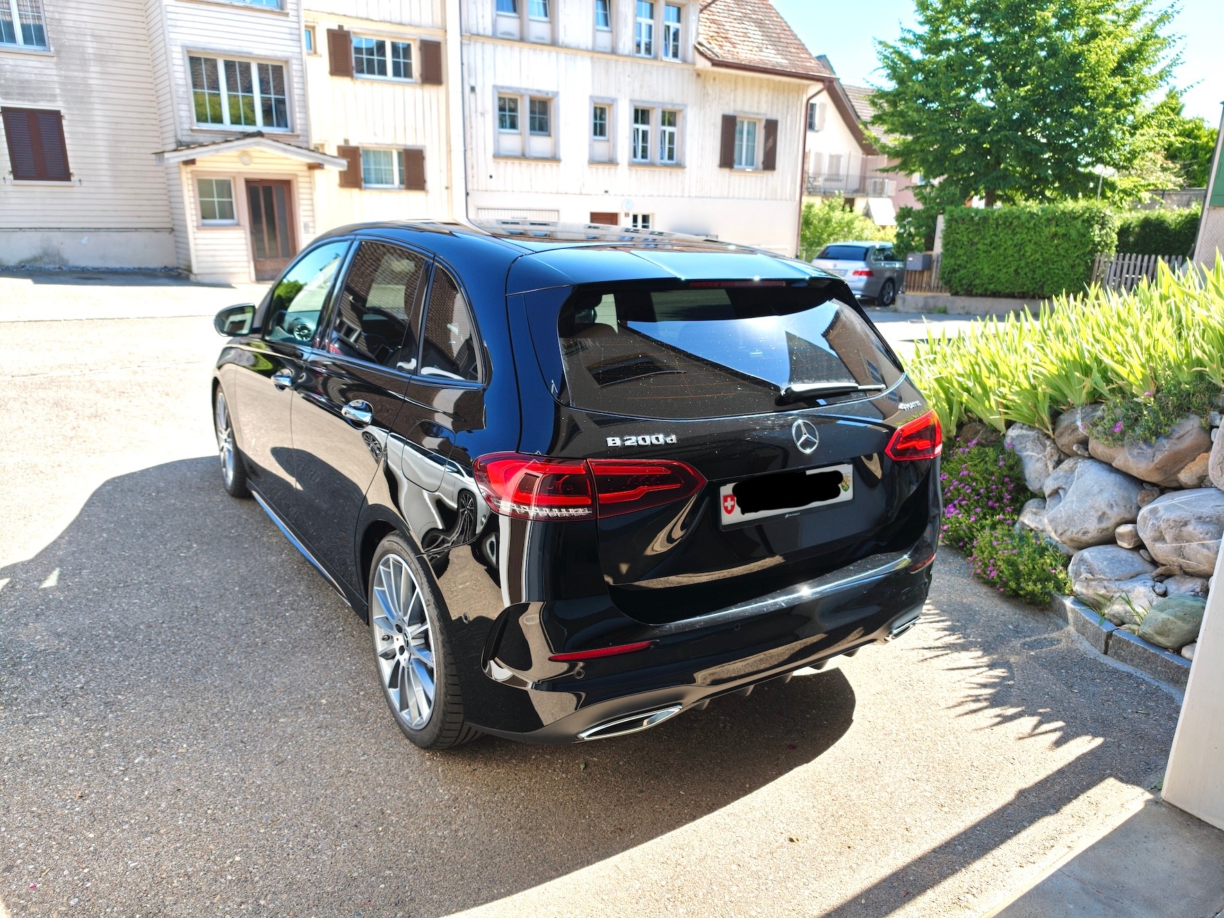 MERCEDES-BENZ B 200 d AMG Line 4matic-image-1