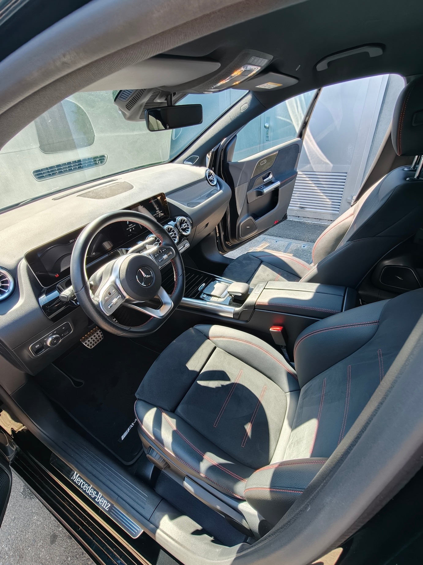 MERCEDES-BENZ B 200 d AMG Line 4matic-image-3
