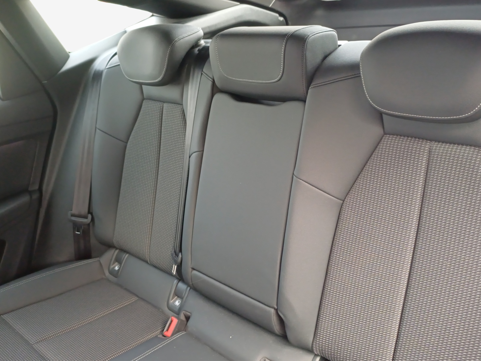 AUDI Q4 Sportback e-tron 50 quattro-image-12