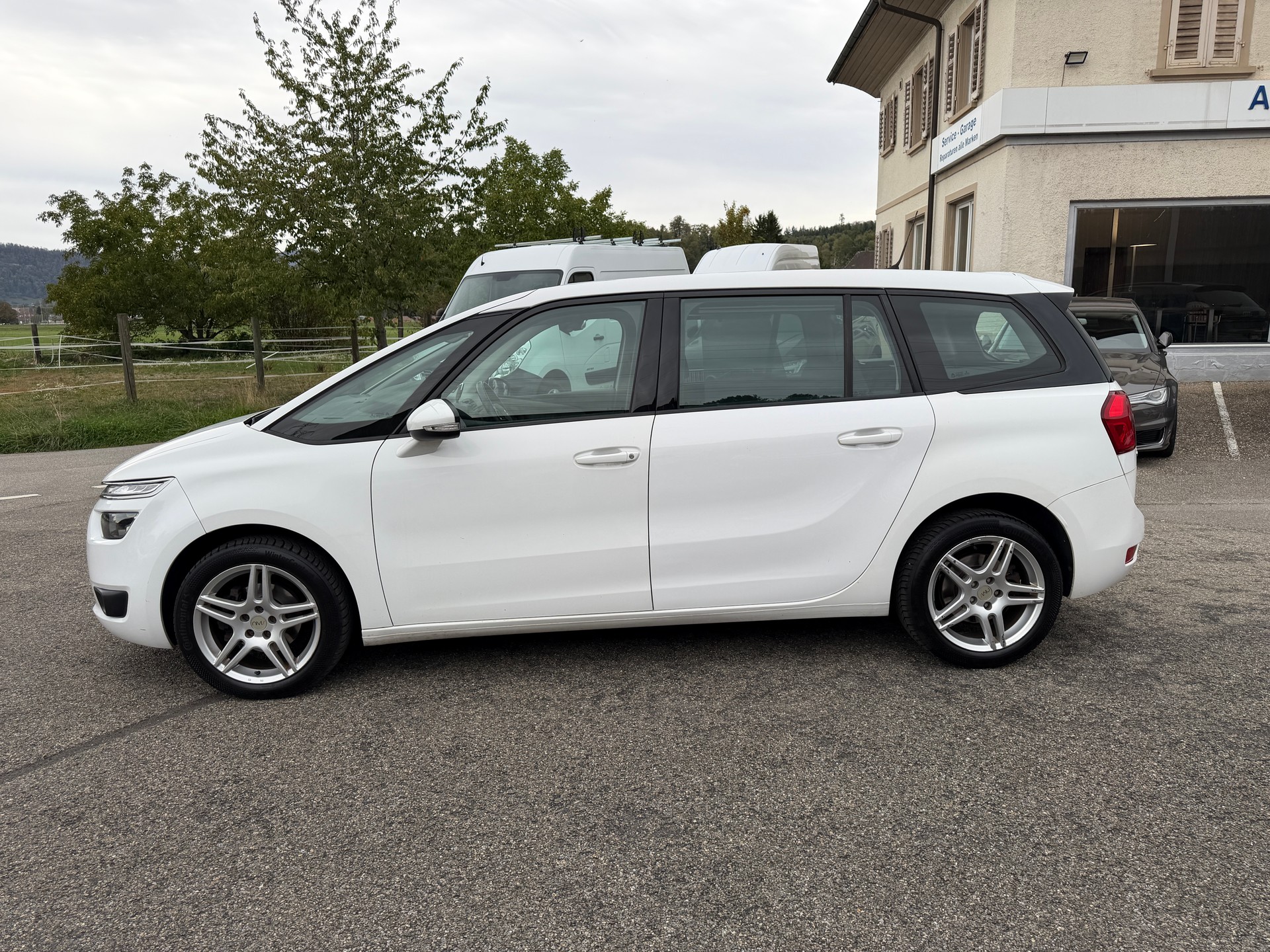 CITROEN Grand C4 Picasso 1.6 BlueHDi Séduction EAT6-image-1