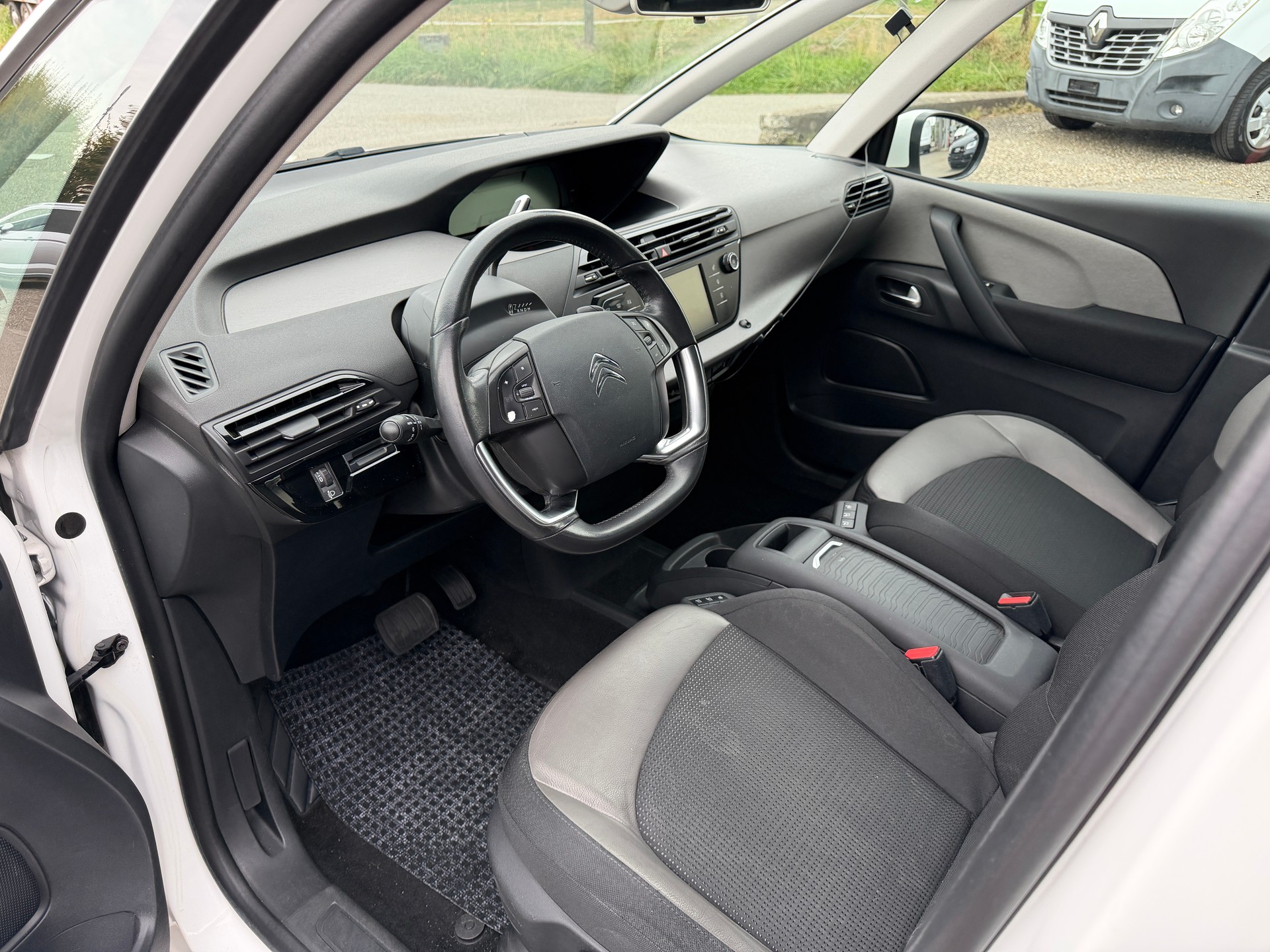 CITROEN Grand C4 Picasso 1.6 BlueHDi Séduction EAT6-image-9