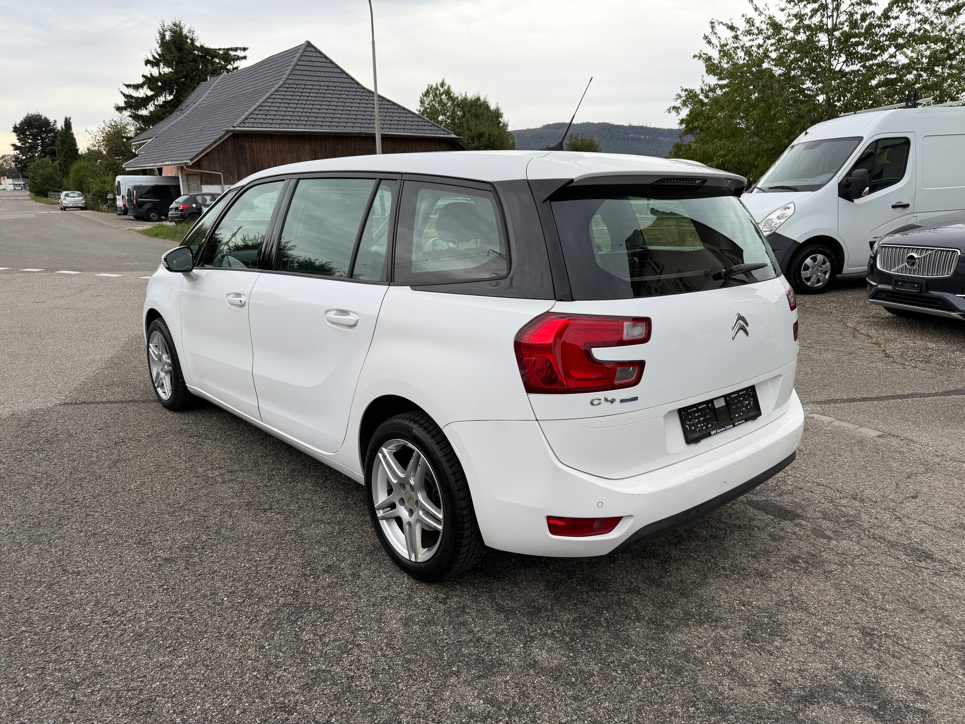 CITROEN Grand C4 Picasso 1.6 BlueHDi Séduction EAT6-image-2