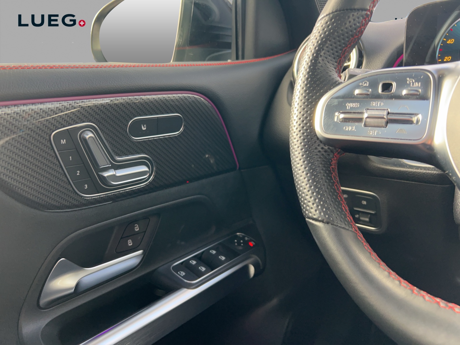 MERCEDES-BENZ GLB 250 4Matic AMG Line 8G-Tronic-image-12