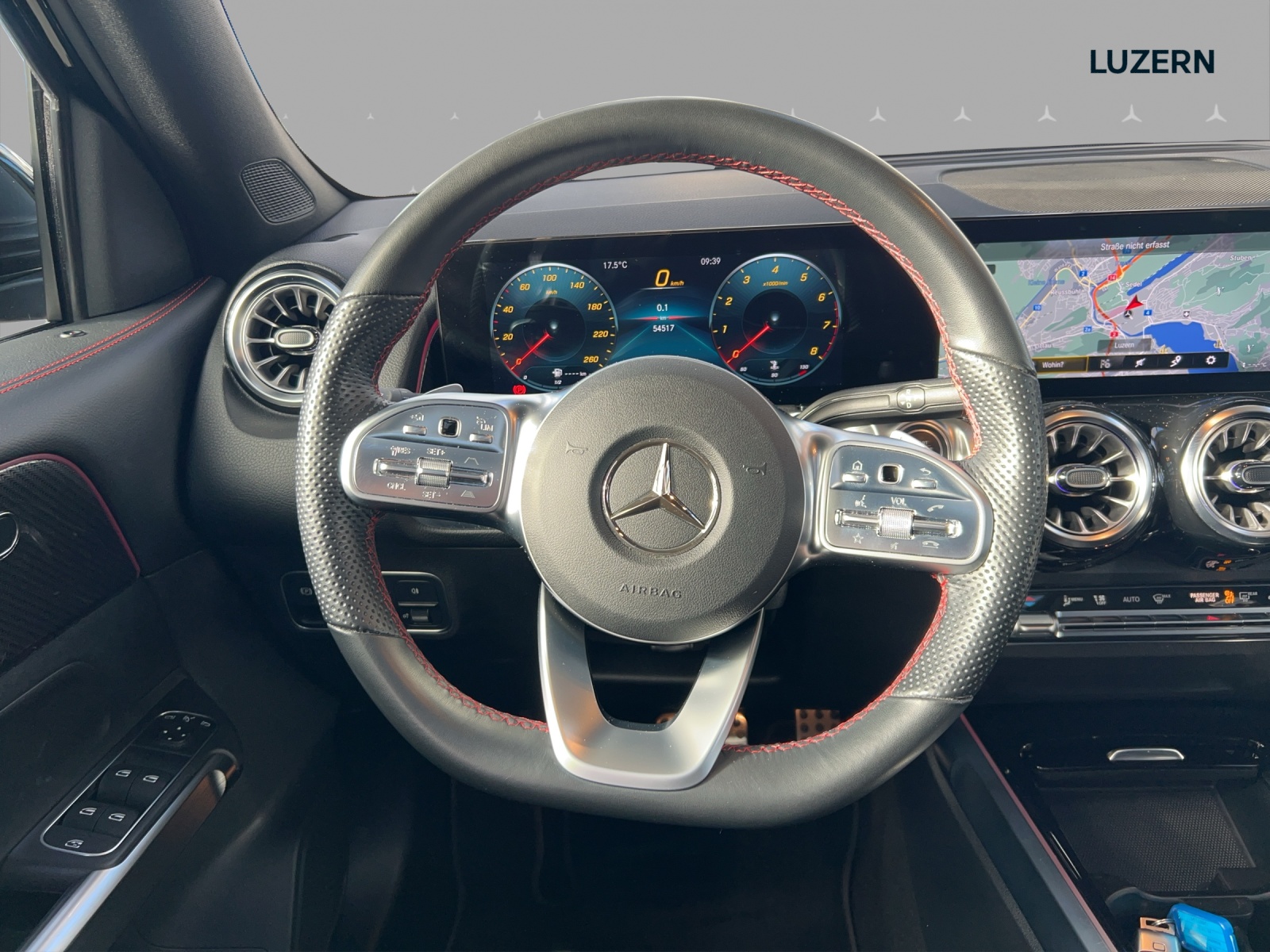 MERCEDES-BENZ GLB 250 4Matic AMG Line 8G-Tronic-image-9