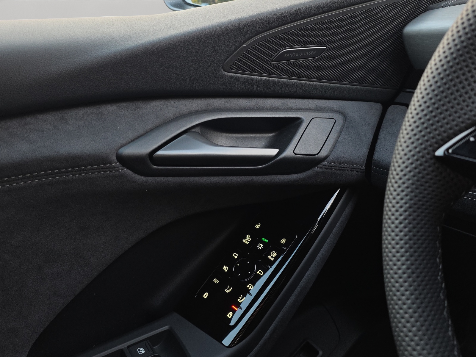 AUDI Q6 e-tron quattro-image-14