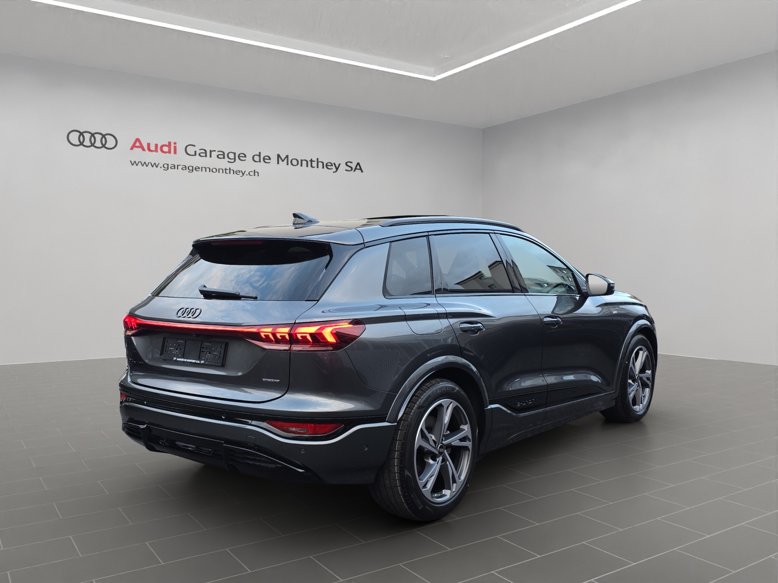AUDI Q6 e-tron quattro-image-3