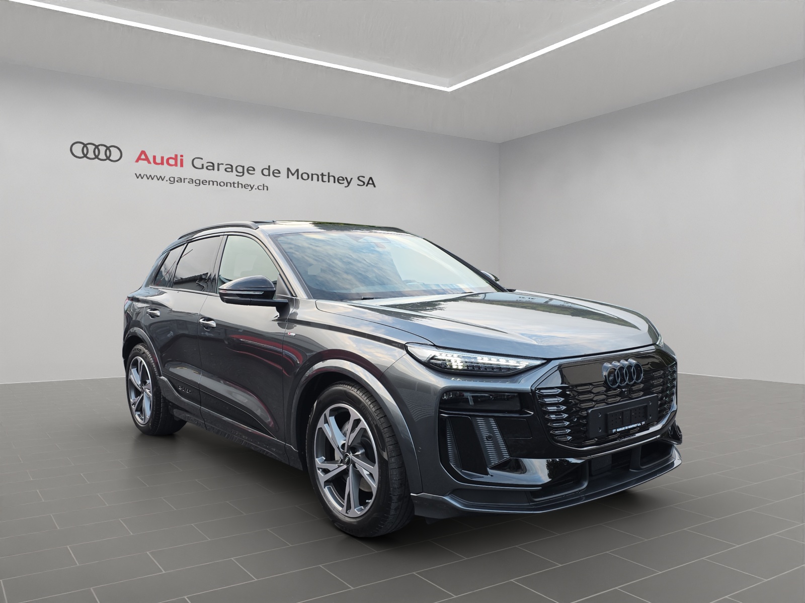 AUDI Q6 e-tron quattro-image-2